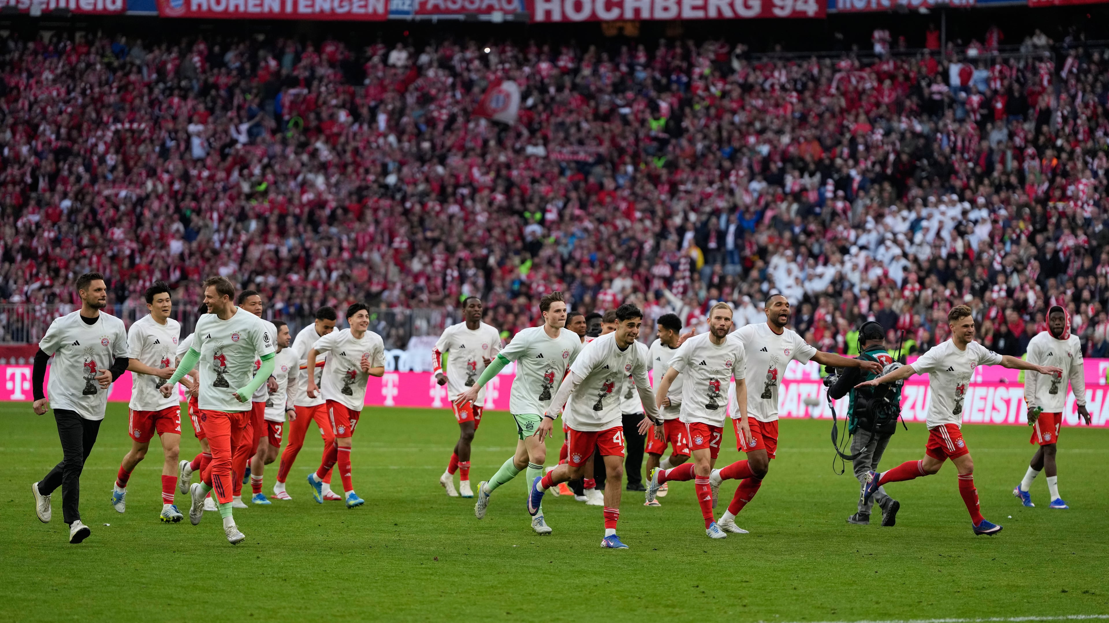 Bayern players celebrate after their team clinched the German league title after a Bundesliga soccer match between Bayern and Stuttgart in Munich, Germany, Sunday, April 19, 2026. (AP Photo/Matthias Schrader)