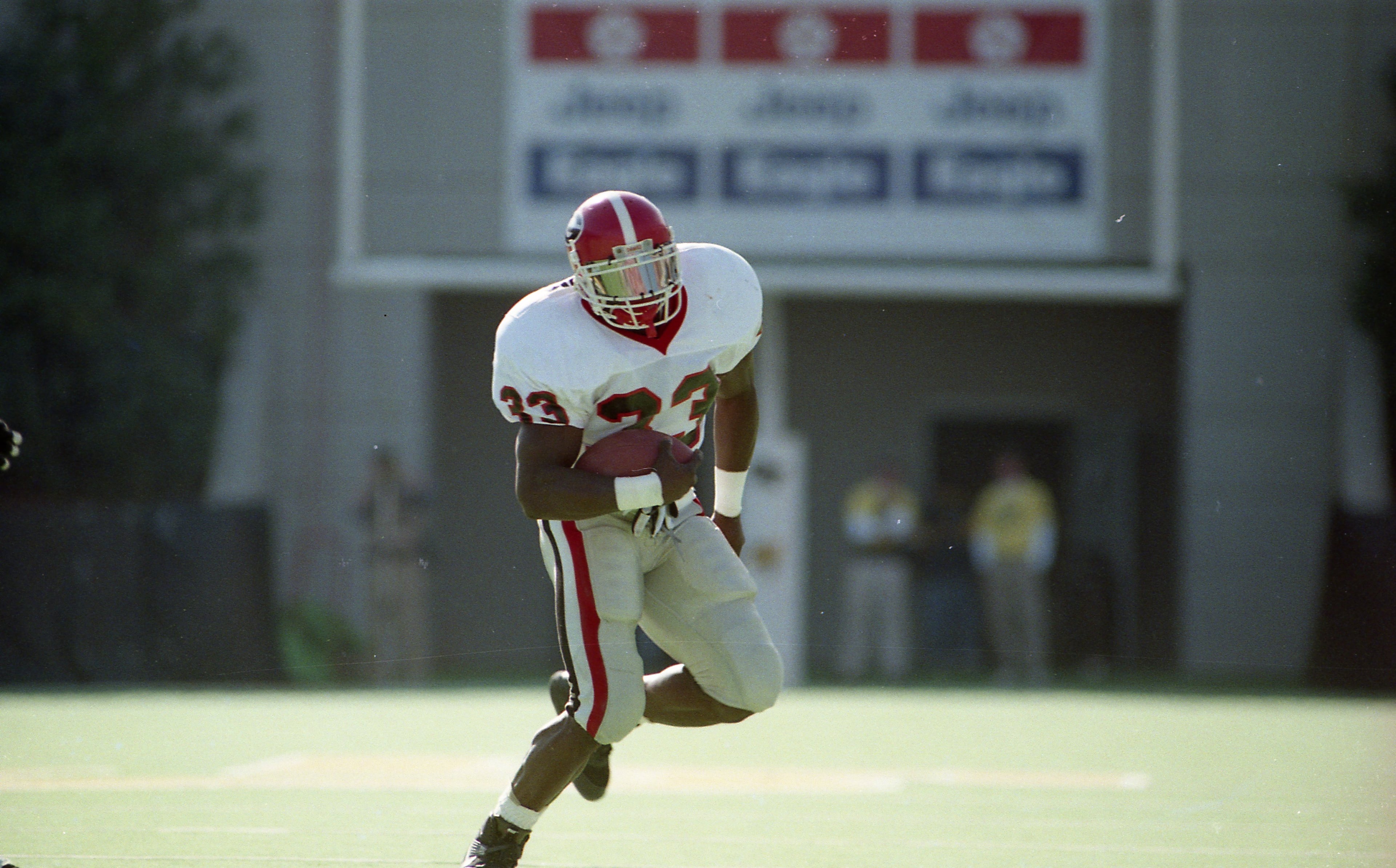 In his first season at Georgia, Davis backed up Garrison Hearst at tailback. AJC file photo