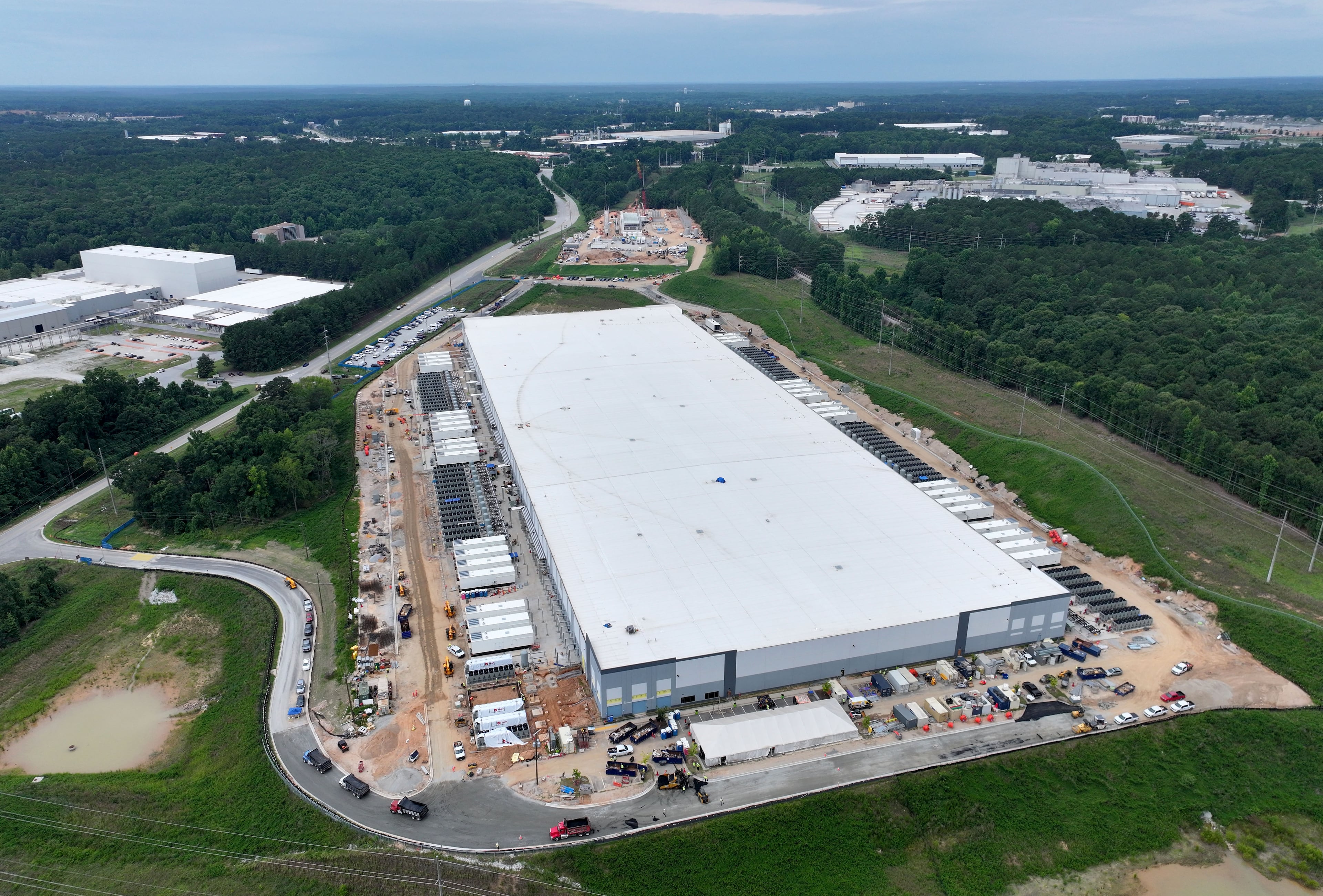 Data centers like this one in Covington can rival large malls in terms of square footage. (Hyosub Shin/AJC)