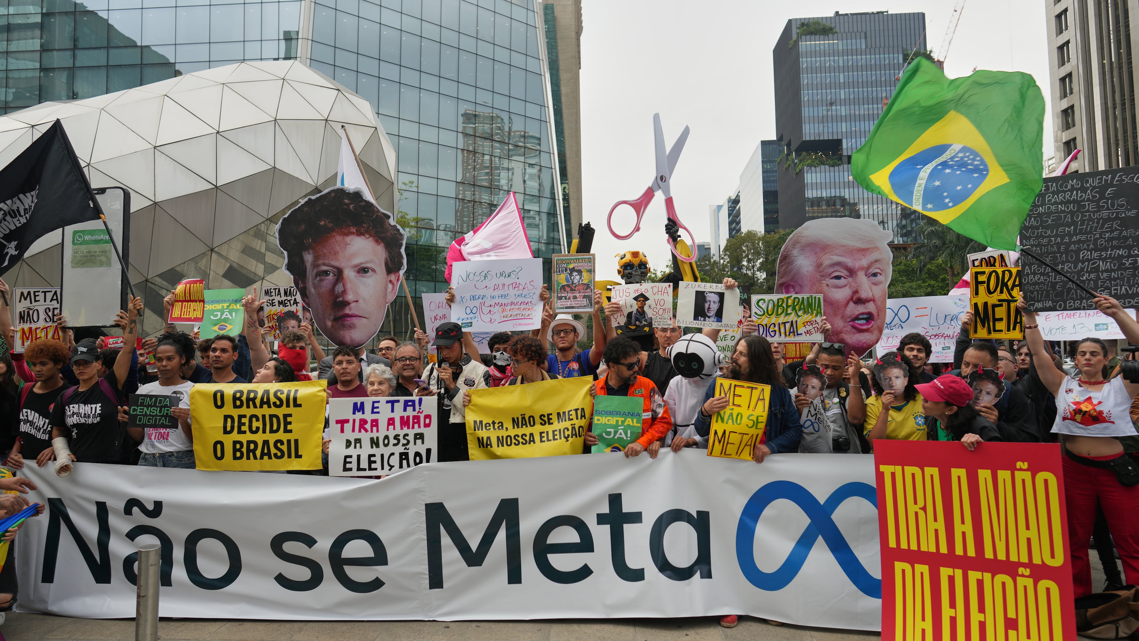 Demonstrators, holding a banner that reads in Portuguese "Meta do not interfere," rally against Meta over allegations of interference in Brazil's presidential election, outside Meta's headquarters in Sao Paulo, Monday, Oct. 19, 2026. (AP Photo/Andre Penner)