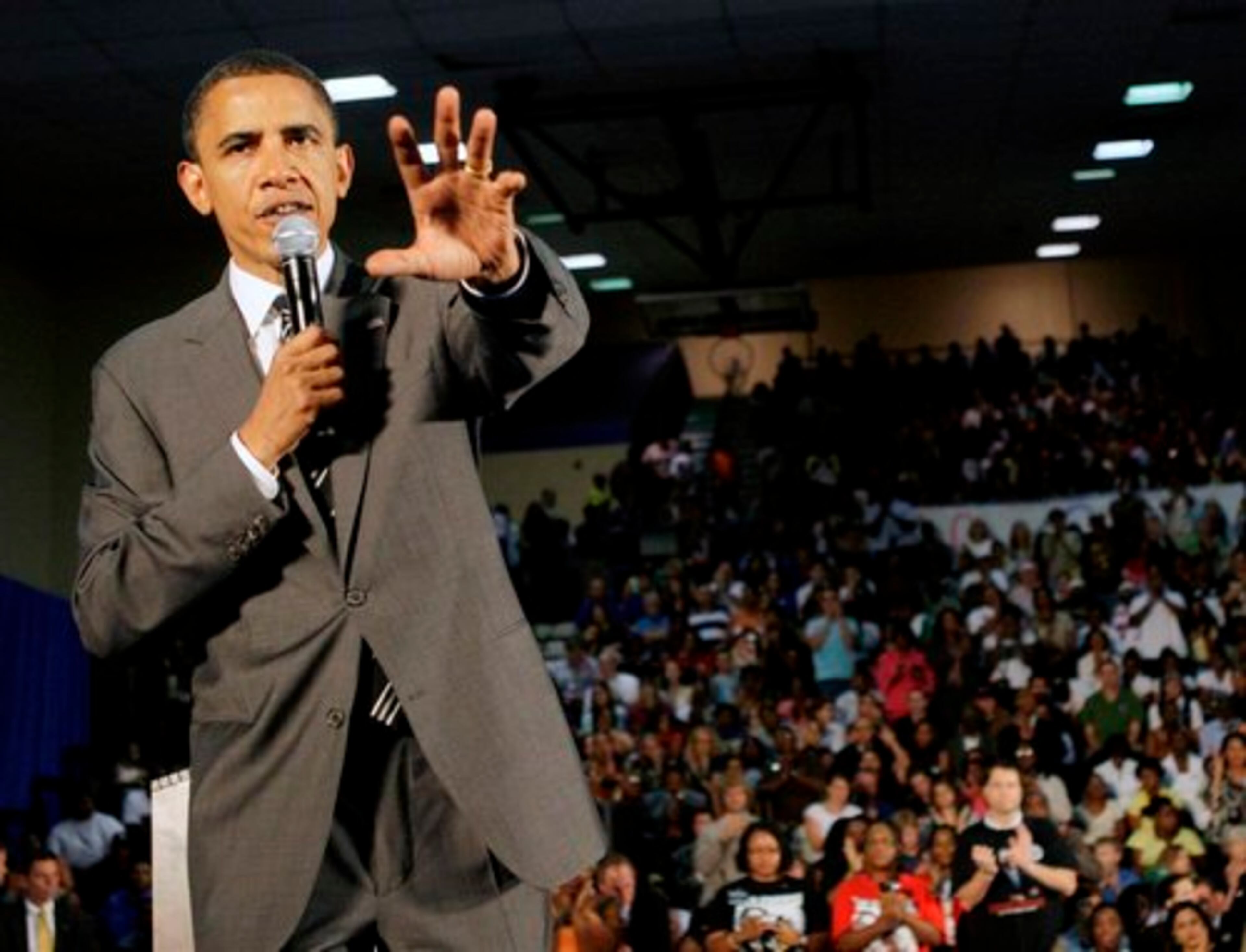 Sen. Barack Obama speaks to the crowd in Cobb County.