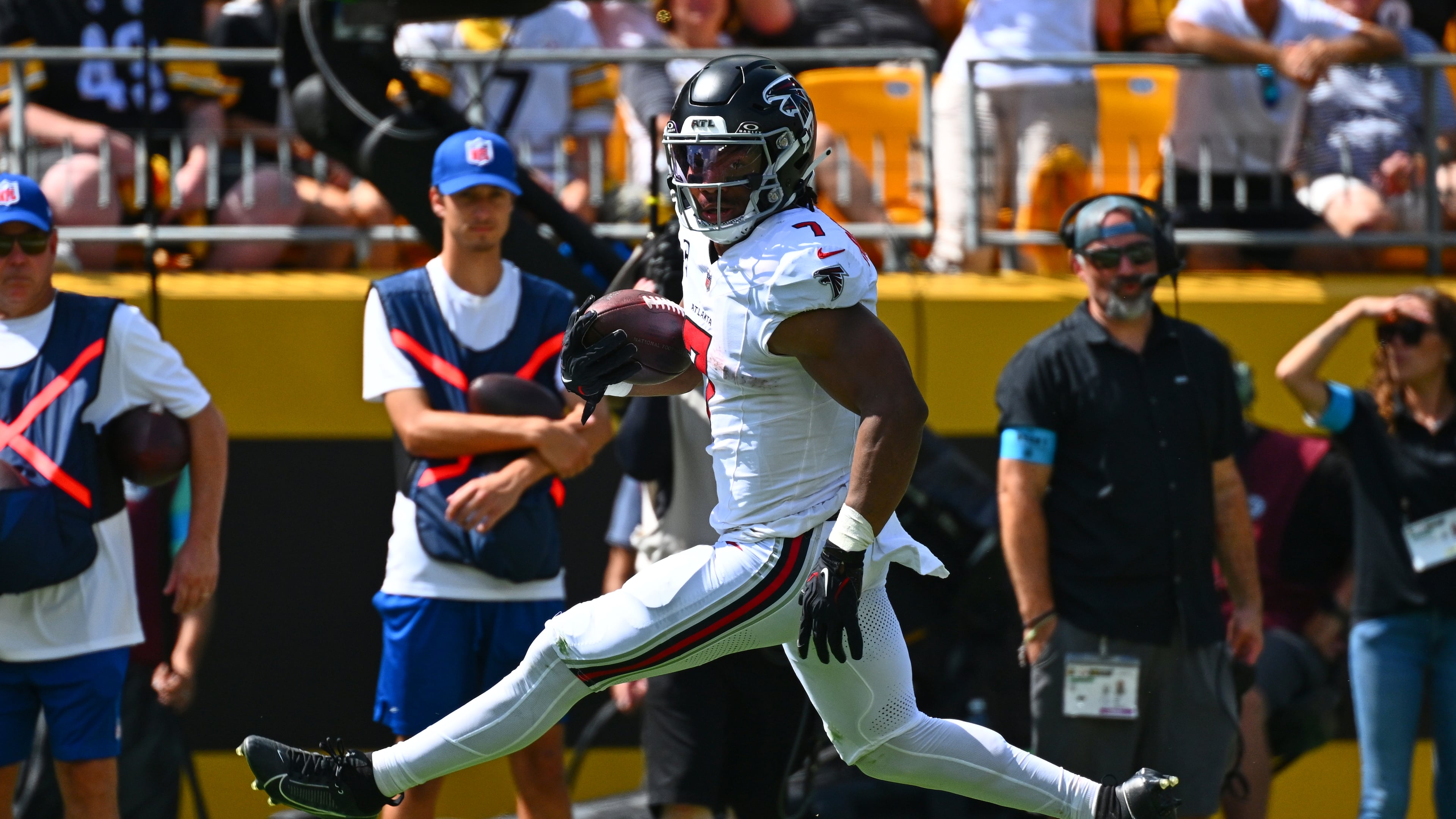 Atlanta Falcons running back Bijan Robinson runs the ball in for a touchdown during an NFL football game against the Pittsburgh Steelers, Sunday, Sept. 13, 2026, in Pittsburgh. (Justin Berl/AP)