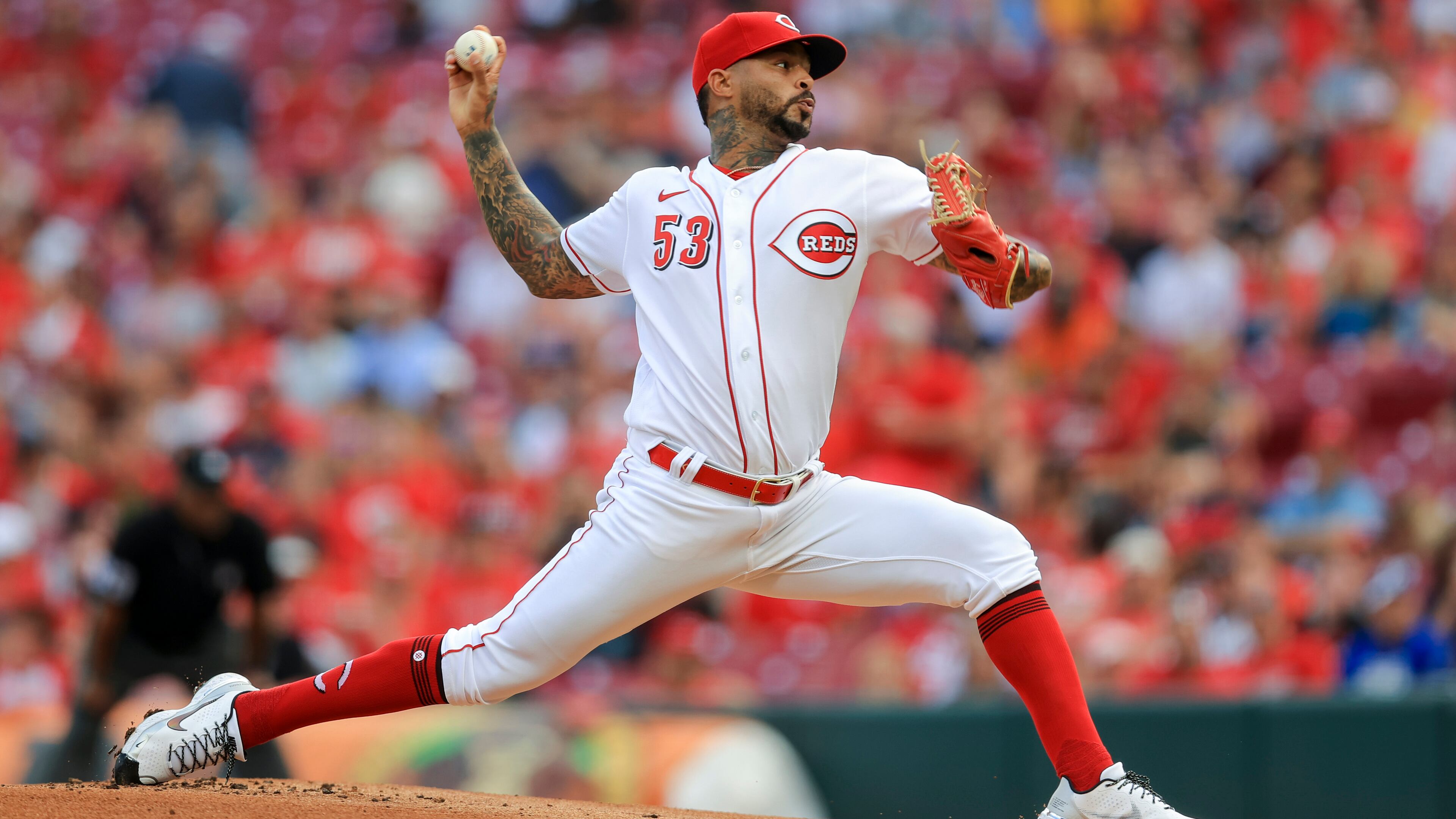 Reds starter Vladimir Gutierrez throws during the first inning of Friday's game against the Braves in Cincinnati.