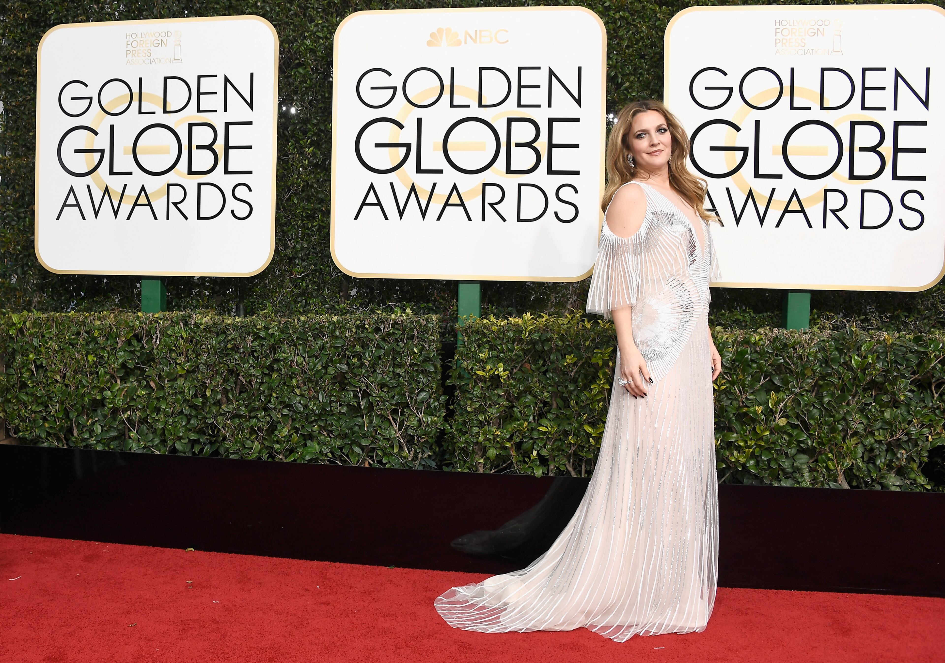BEVERLY HILLS, CA - JANUARY 08: Actress Drew Barrymore attends the 74th Annual Golden Globe Awards at The Beverly Hilton Hotel on January 8, 2017 in Beverly Hills, California. (Photo by Frazer Harrison/Getty Images)