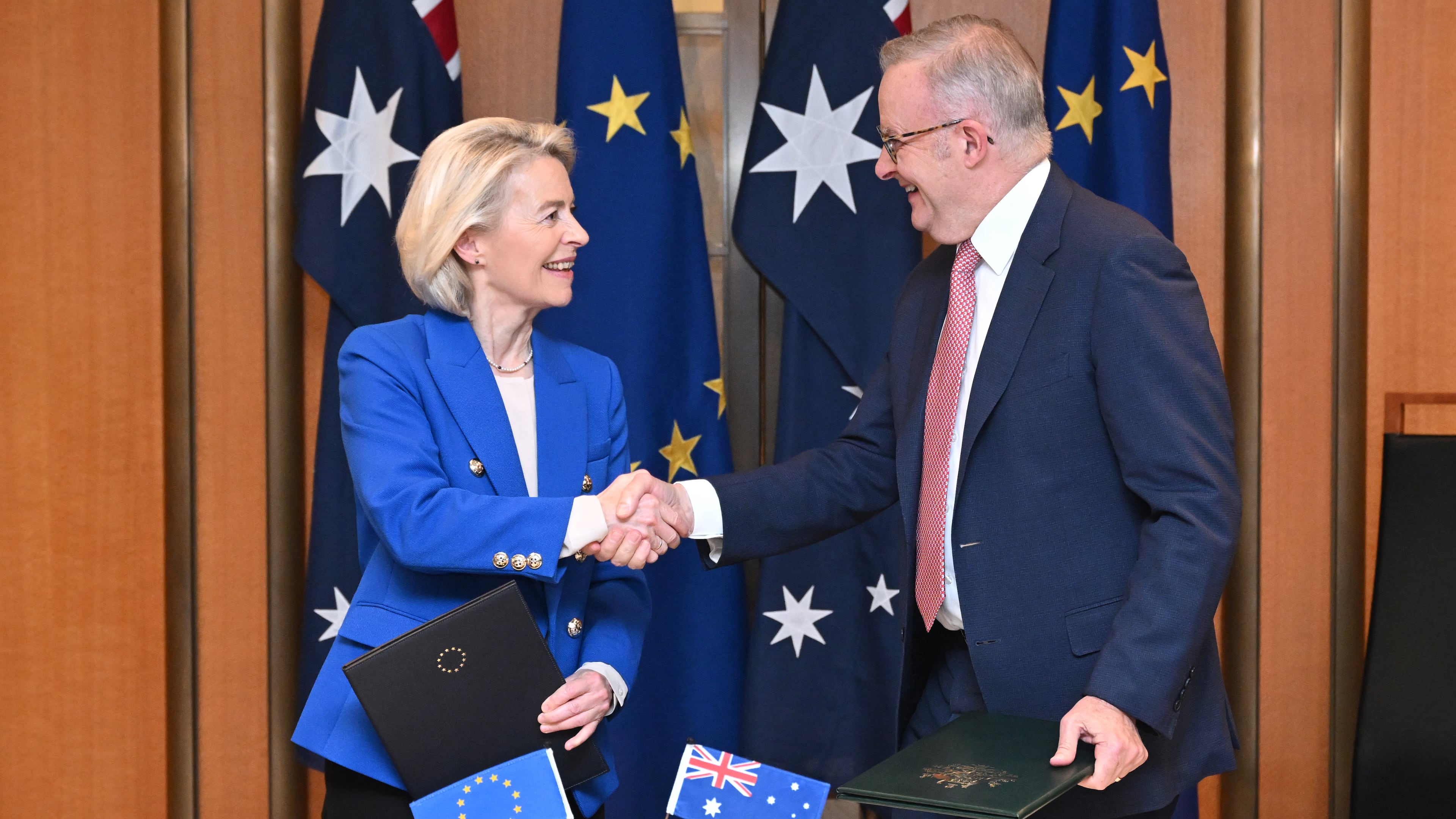 European Commission President Ursula von der Leyen, left, and Australian Prime Minister Anthony Albanese shake hands after signing a joint statement during a ceremony at Parliament House in Canberra, Tuesday, March 24, 2026. (Lukas Coch/AAP Image via AP)