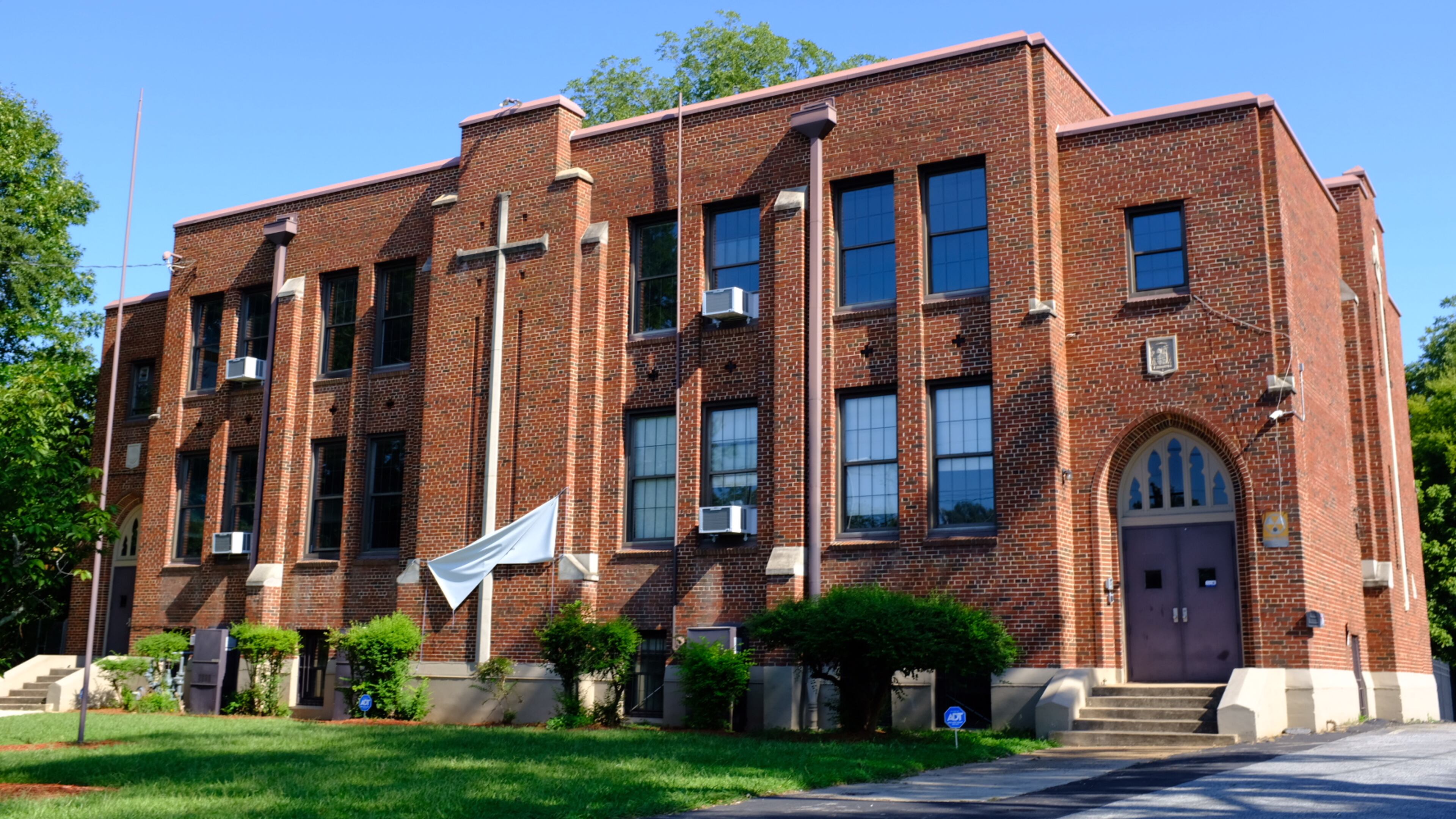 Harriet Tubman School of Science and Technology leased a building at 953 Ralph David Abernathy Blvd. VANESSA McCRAY/AJC
