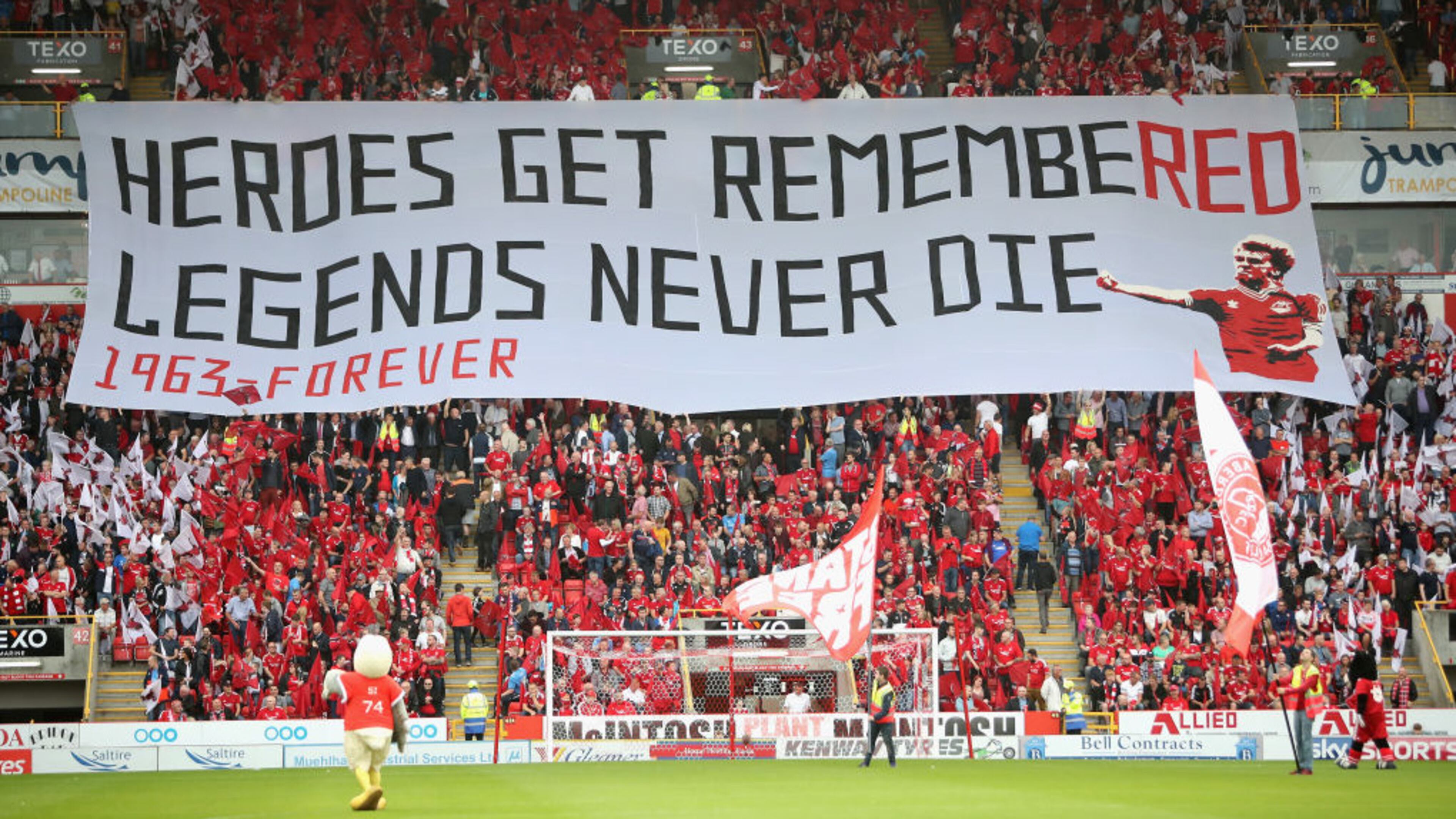 Aberdeen fans show their support during the UEFA Europa League Second Qualifying Round 1st Leg match between Aberdeen and Burnley at Pittodrie Stadium on July 26, 2018 in Aberdeen, Scotland. (Photo by Ian MacNicol/Getty Images)