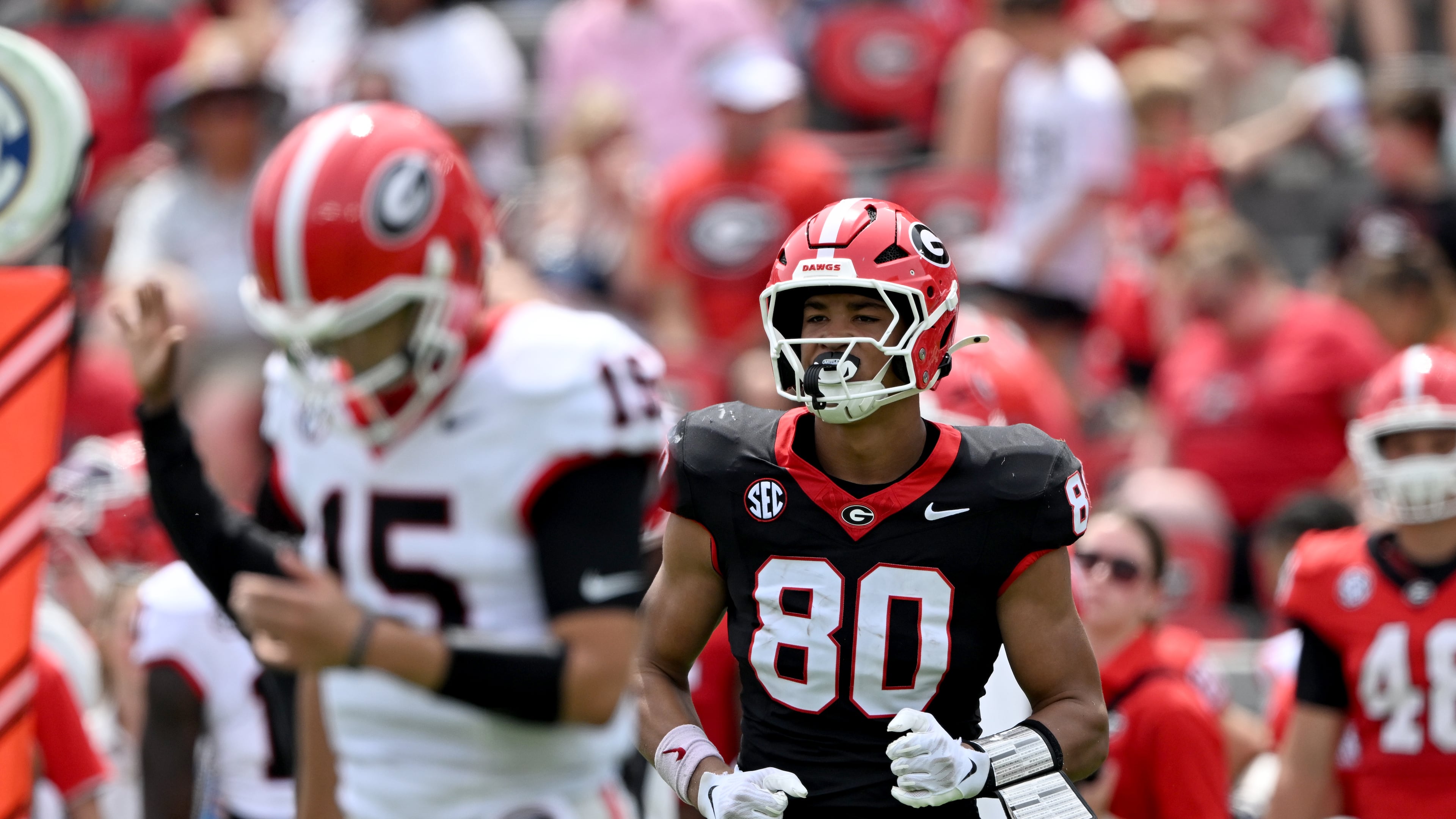 Georgia tight end Kaiden Prothro (center) gets in position during the G-Day spring game in April at Sanford Stadium in Athens. Prothro led all players with 46 receiving yards, including a 6-yard touchdown catch. (Hyosub Shin/AJC)