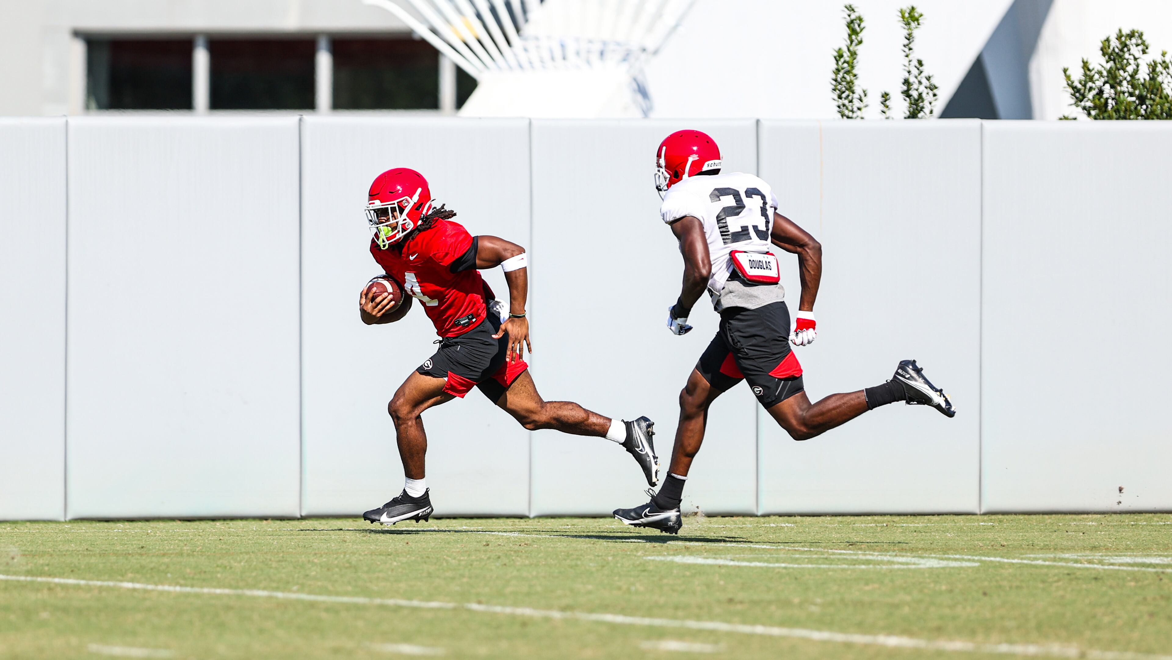 Georgia running back James Cook (4) shows a flash of speed during the Bulldogs’ practice session Monday, Sept. 7, 2020, in Athens. (Tony Walsh/UGA Sports)