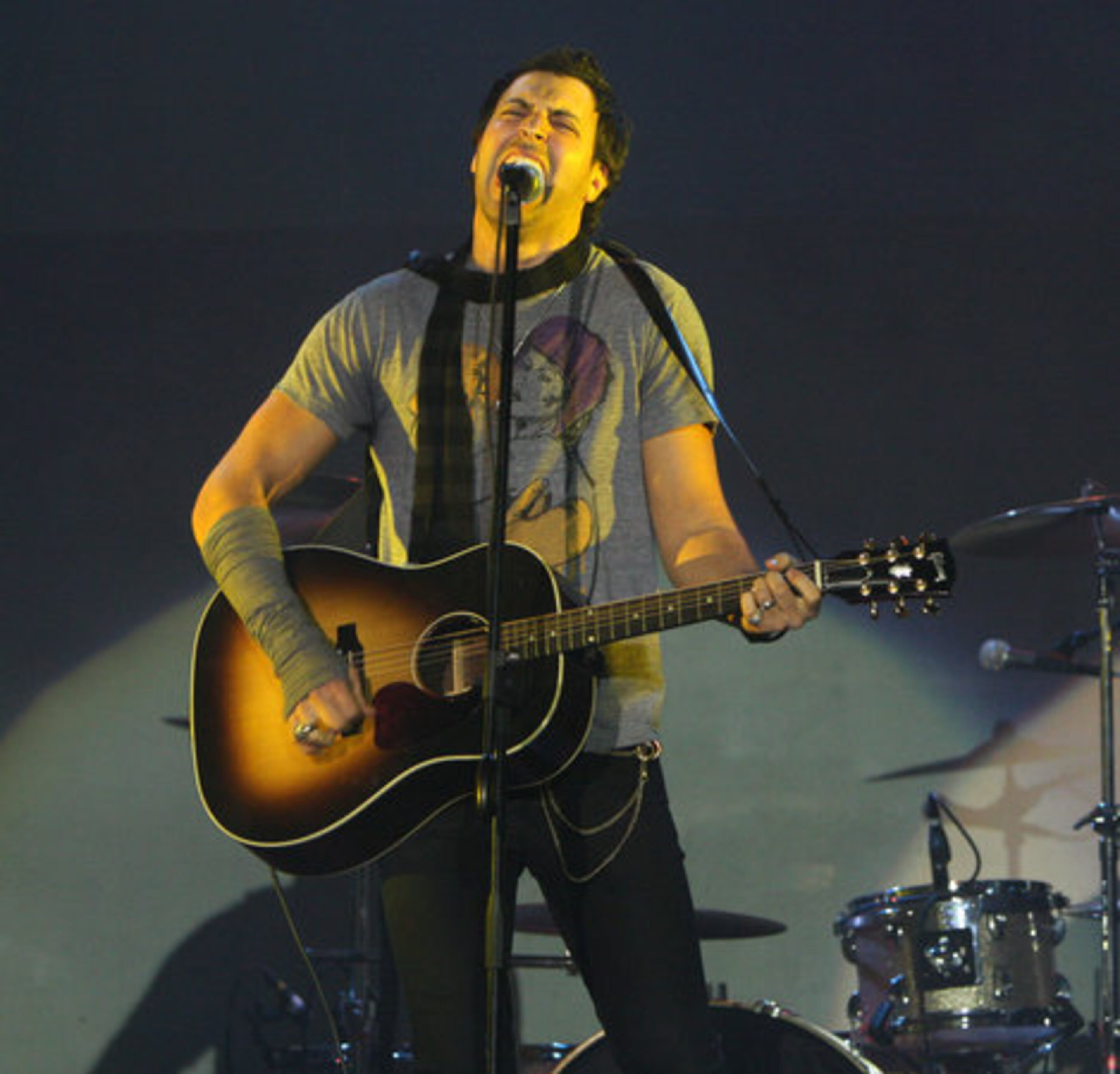 O.A.R., Natasha Bedingfield, David Cook, and Ryan Star entertained a full house for Q100's Miracle on West Peachtree Christmas concert at Center Stage Theater on Monday night, December 15, 2008. Newcomer Ryan Star opened the show.