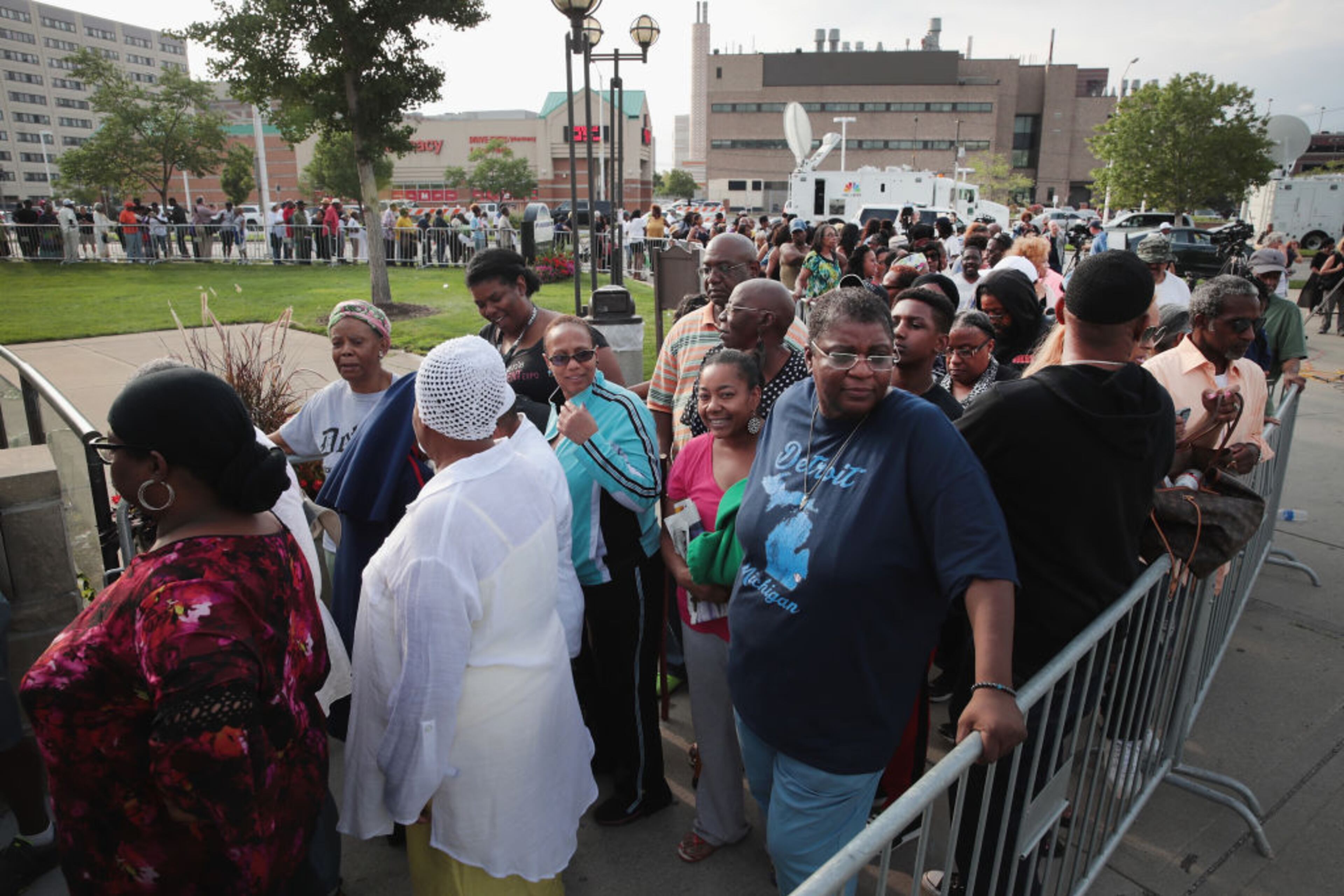 DETROIT, MI - AUGUST 28: Fans of Aretha Franklin attend a viewing for the soul music legend at the Charles H. Wright Museum of African-American History on August 28, 2018 in Detroit, Michigan. Franklin will lie in repose at the museum today and tomorrow for the public to pay their respects. Franklin's funeral will be held Friday at Greater Grace Temple. (Photo by Scott Olson/Getty Images)