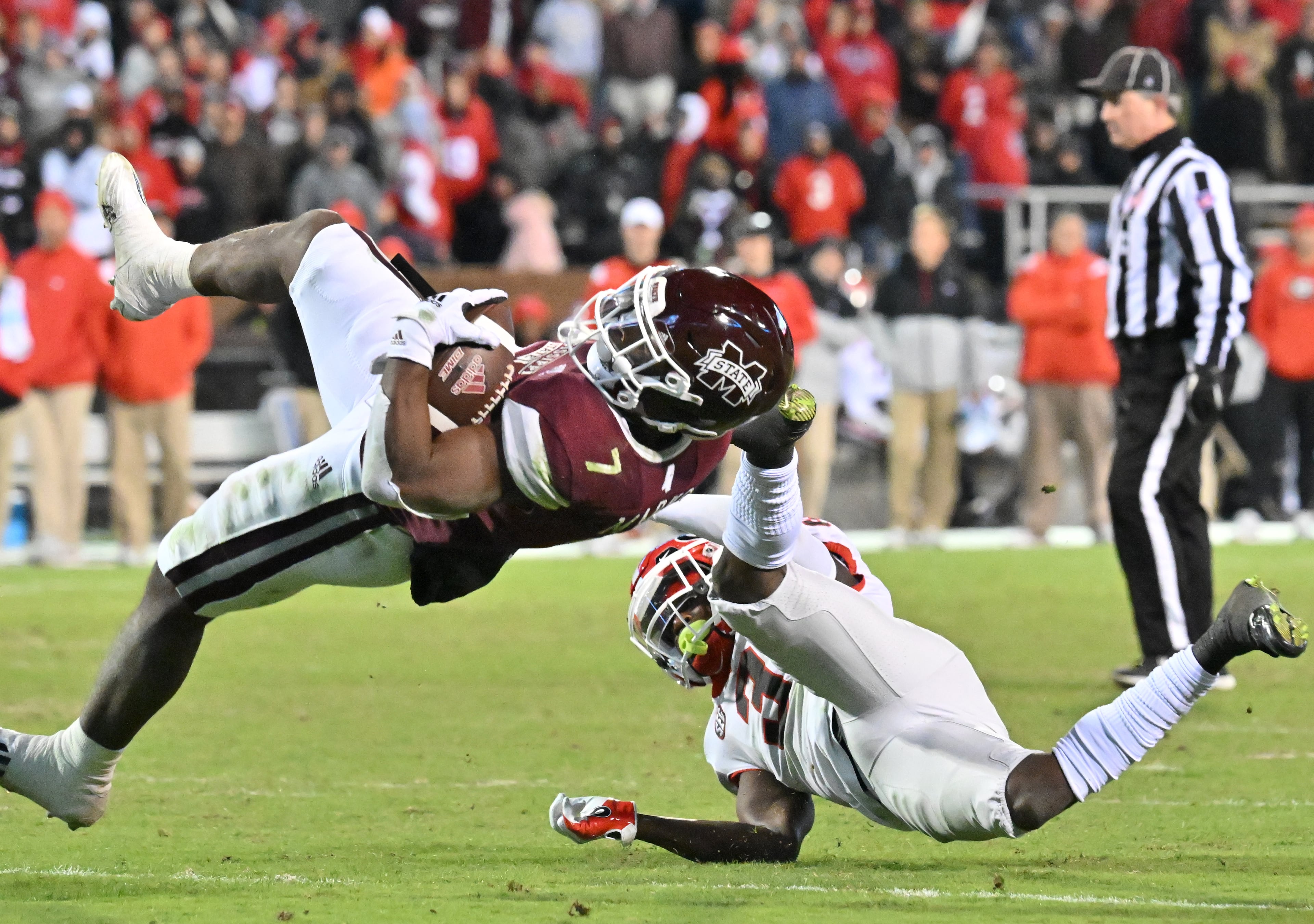 Mississippi State's running back Jo'quavious Marks (7) gets tackled by Georgia's defensive back Kamari Lassiter (3) during the second half. (Hyosub Shin / Hyosub.Shin@ajc.com)