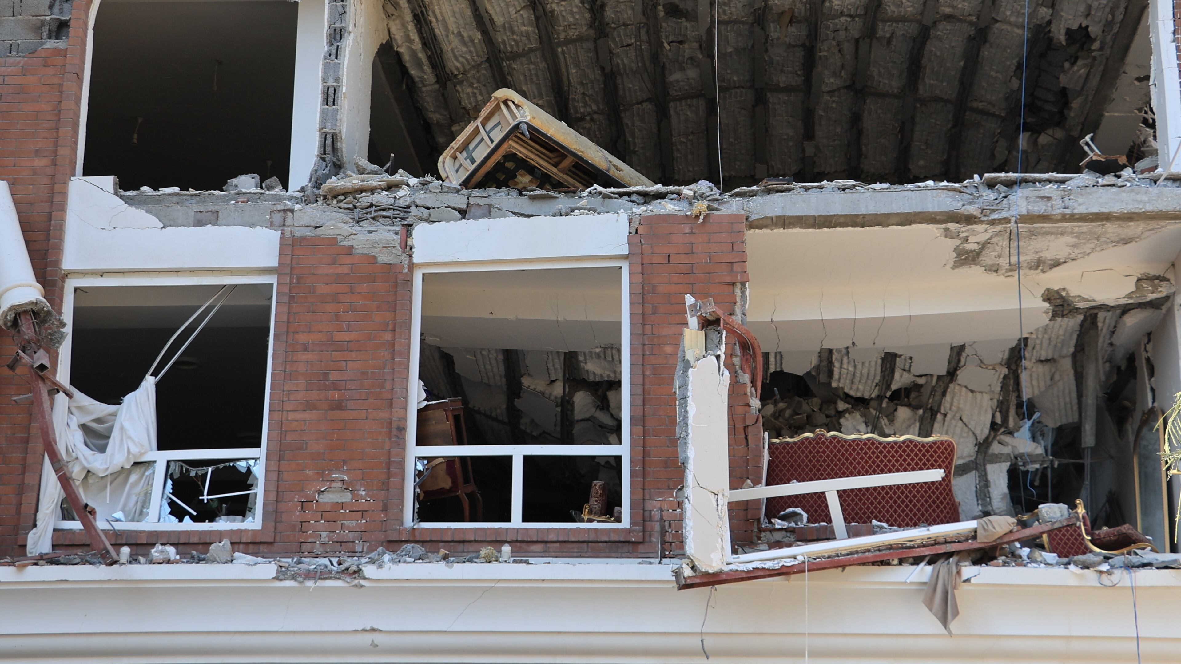 An apartment building is seen after an explosion in the southern port city of Bandar Abbas, Iran, on Saturday, Jan. 31, 2026. (Amirhosein Khorgooi/ISNA via AP)