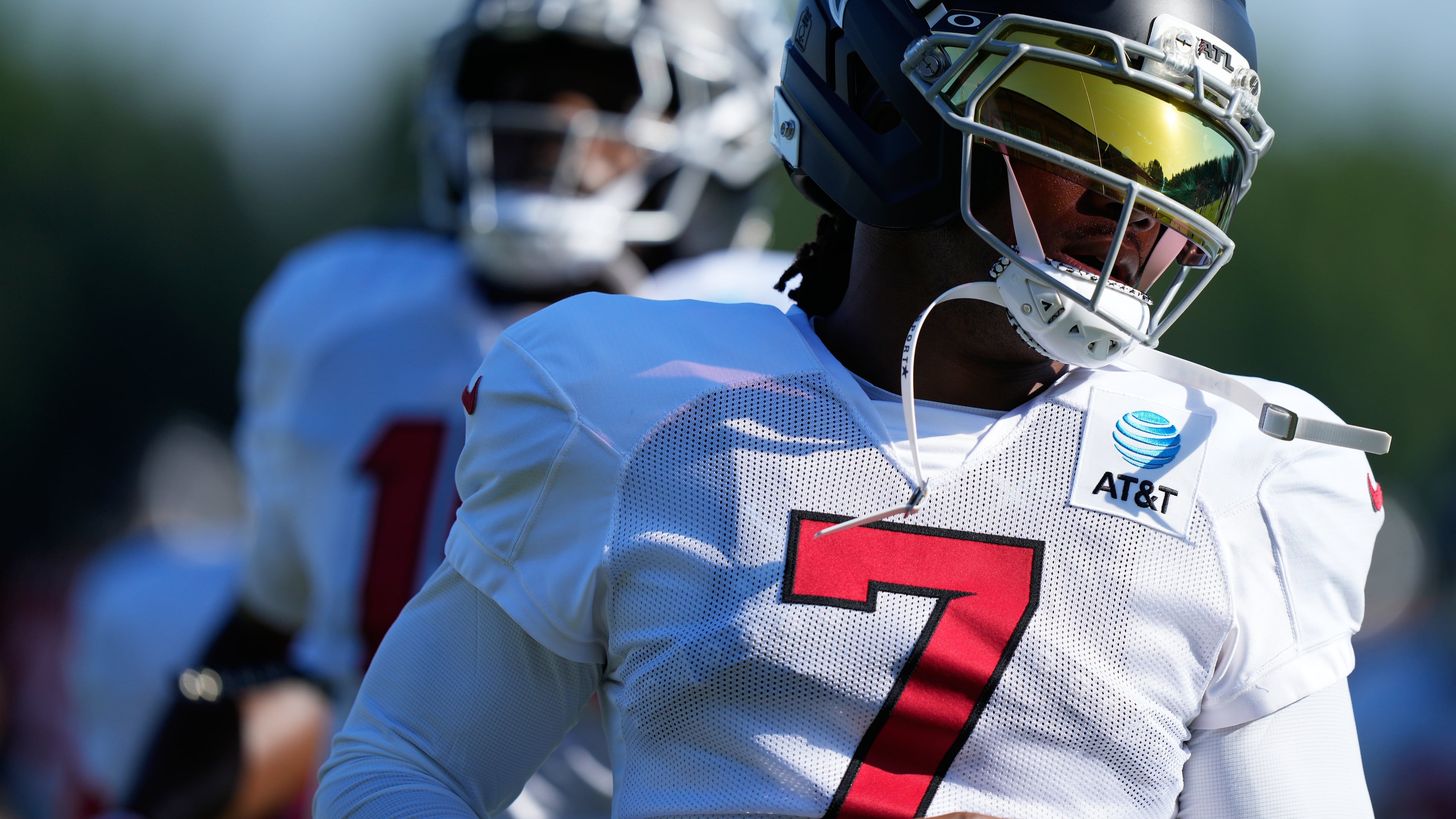 Atlanta Falcons running back Bijan Robinson runs drills during an NFL football training camp practice on Monday, Aug. 17, 2026, in Flowery Branch. Where does he rank in the fantasy football draft? (Brynn Anderson/AP)