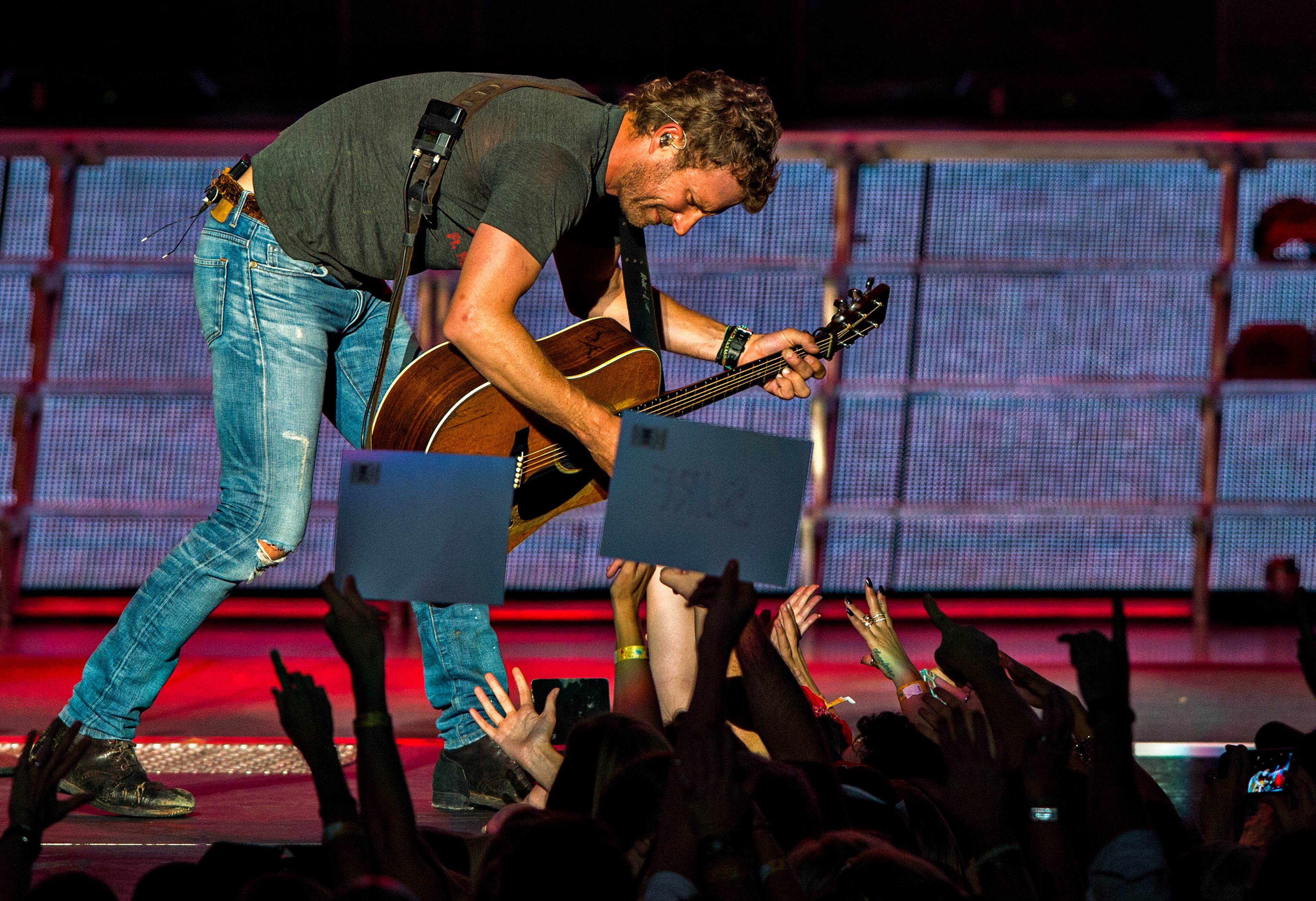 September 19, 2015 Alpharetta - Dierks Bentley performs on stage at Verizon Wireless Amphitheatre in Alpharetta during the 94.9 The Bull's Big Country Fan Jam on Saturday, September 19, 2015. JONATHAN PHILLIPS / SPECIAL