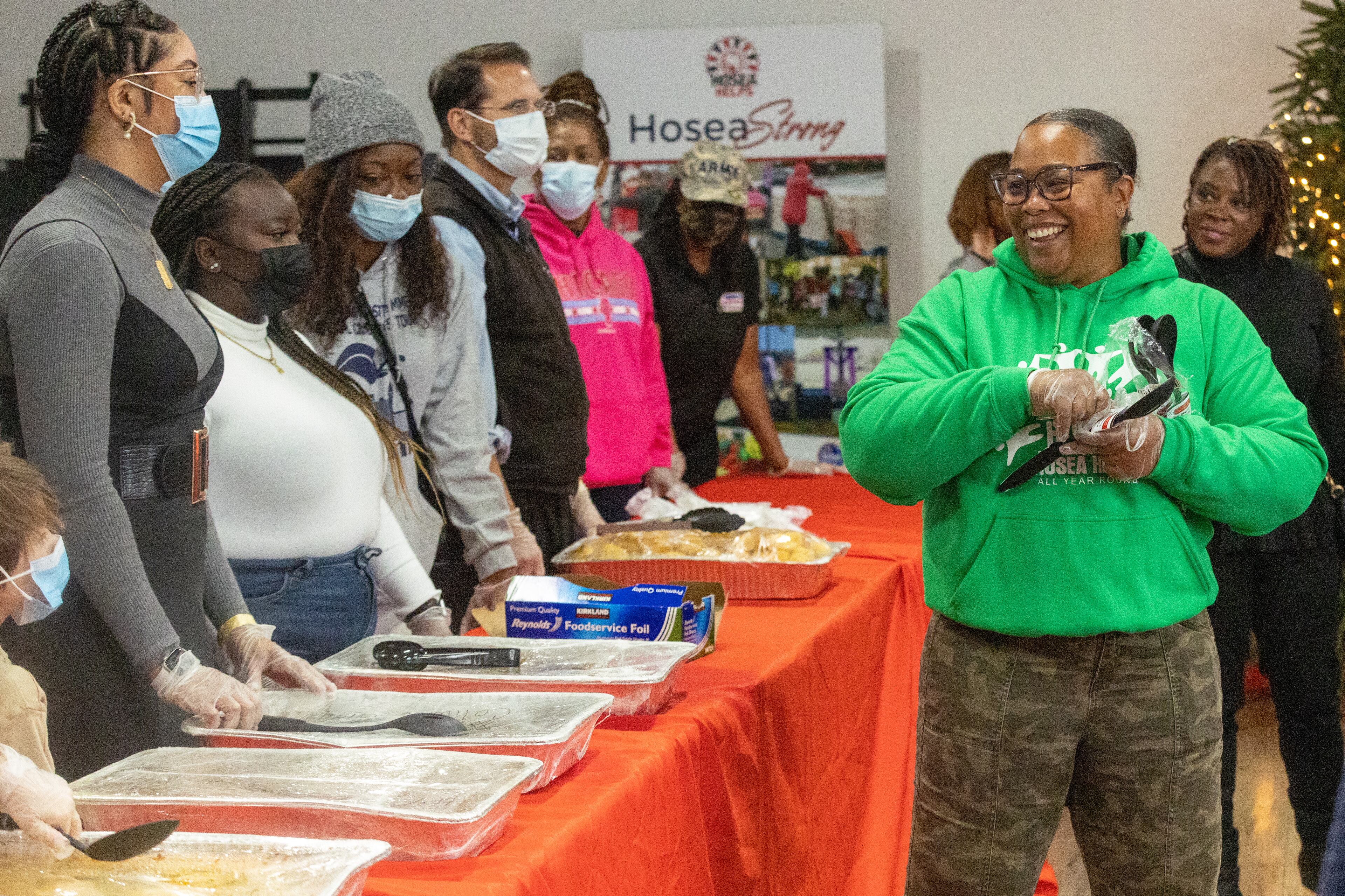 Volunteer coordinator Tiffanni Forbes (right) organizes the volunteers before assembling some of the more than 550 Thanksgiving day meals at the Hosea Helps headquarters in Atlanta on Thursday, November 24, 2022. (Steve Schaefer/steve.schaefer@ajc.com)