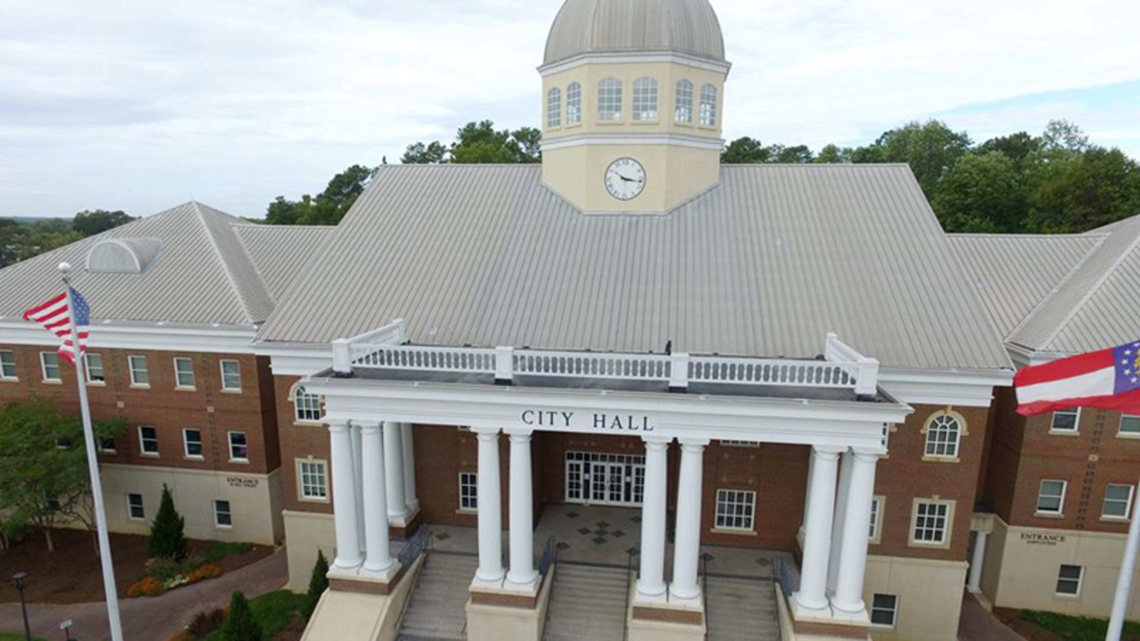 Roswell has worked to revitalize and bring new businesses to its eastern side. CREDIT: AJC file photo