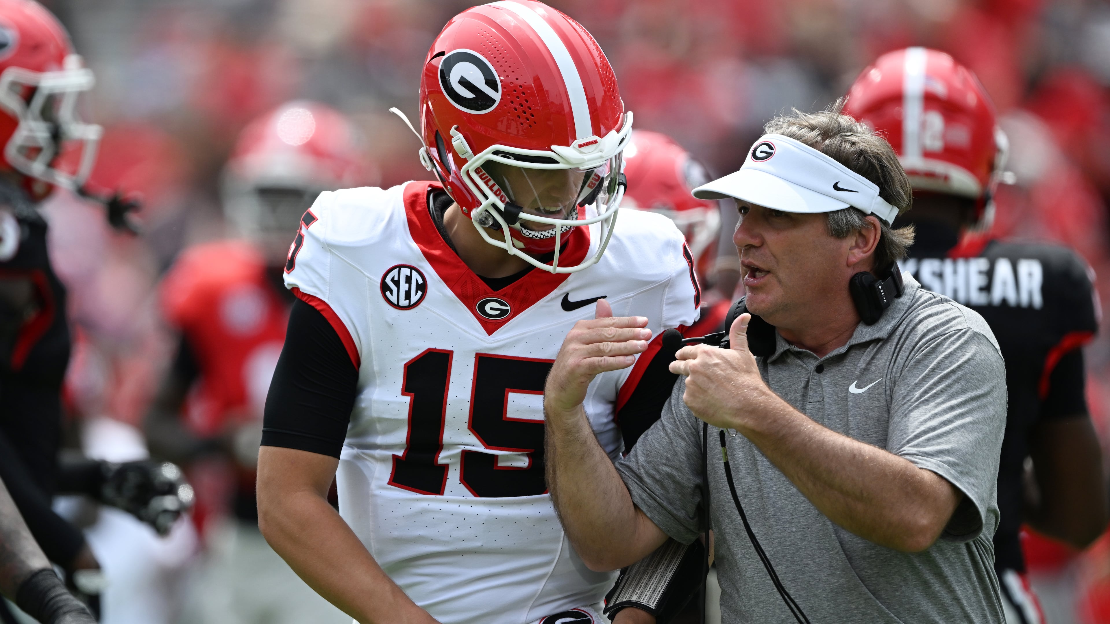 Without the spring transfer portal, Georgia head coach Kirby Smart said, he can focus on his team instead of thinking about who might leave. On G-Day, he instructs QB Ryan Montgomery. (Hyosub Shin/AJC)