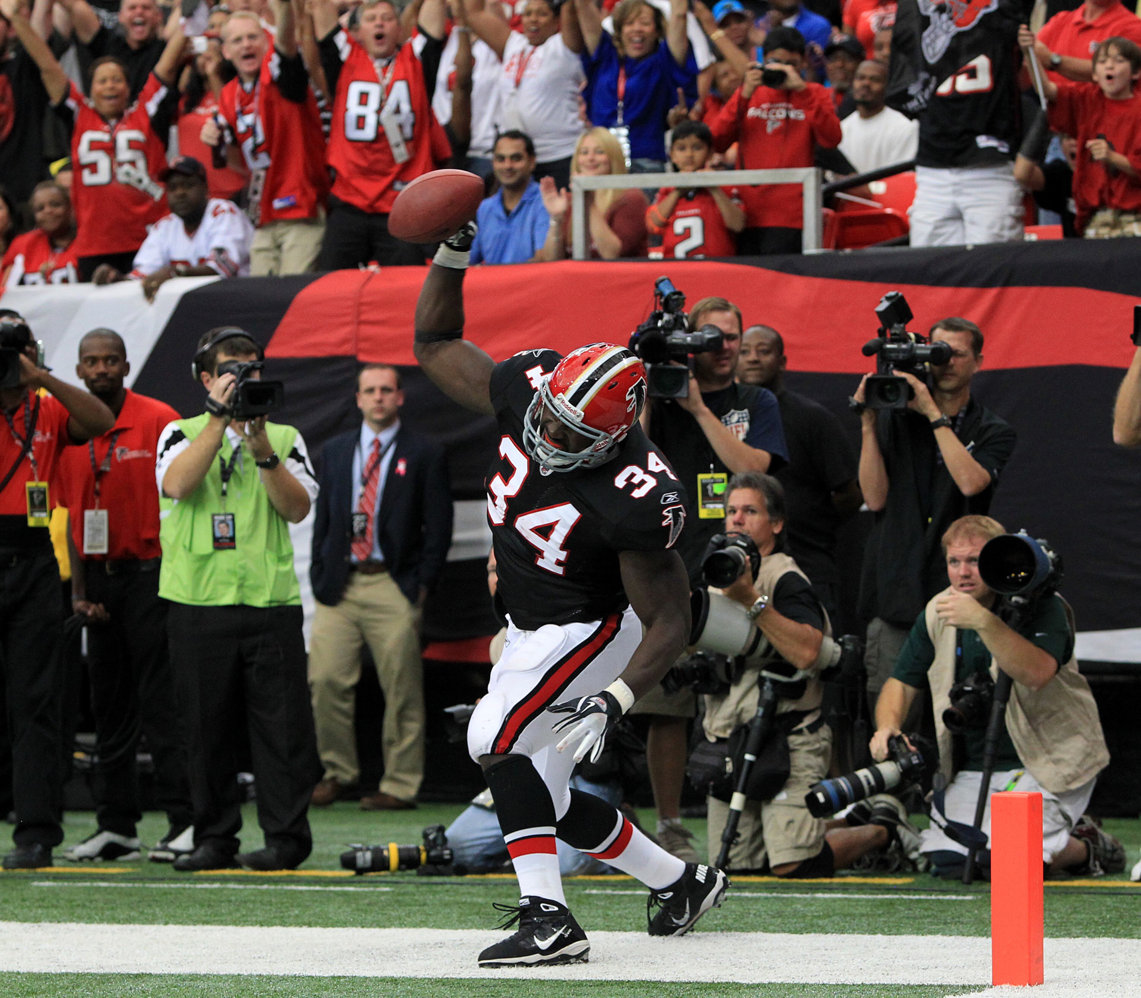 Ovie Mughelli spikes the ball in the end zone after scoring against the Panthers in 2011. Curtis Compton ccompton@ajc.com