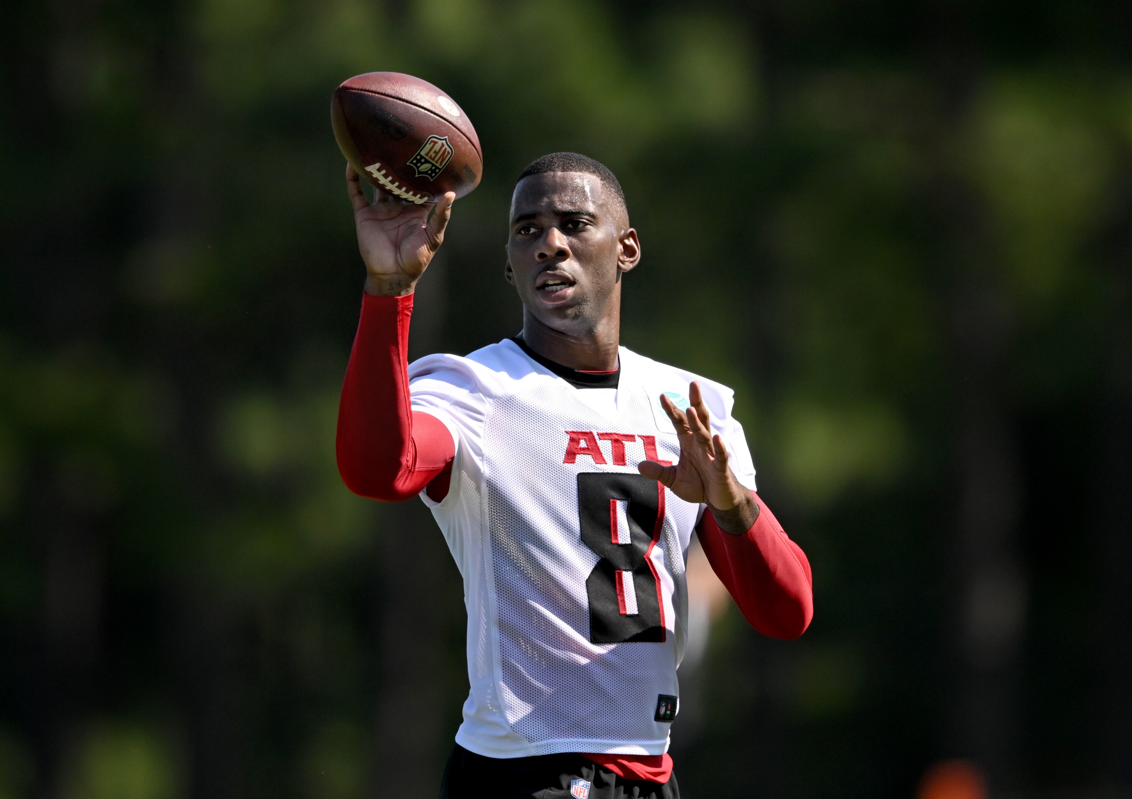 Atlanta Falcons tight end Kyle Pitts (8) runs a drill during the first day of 2023 AT&T Atlanta Falcons Training Camp at Atlanta Falcons Corporate Headquarters and Training Facility, Wednesday, July 26, 2023, in Flowery Branch. (Hyosub Shin / Hyosub.Shin@ajc.com)