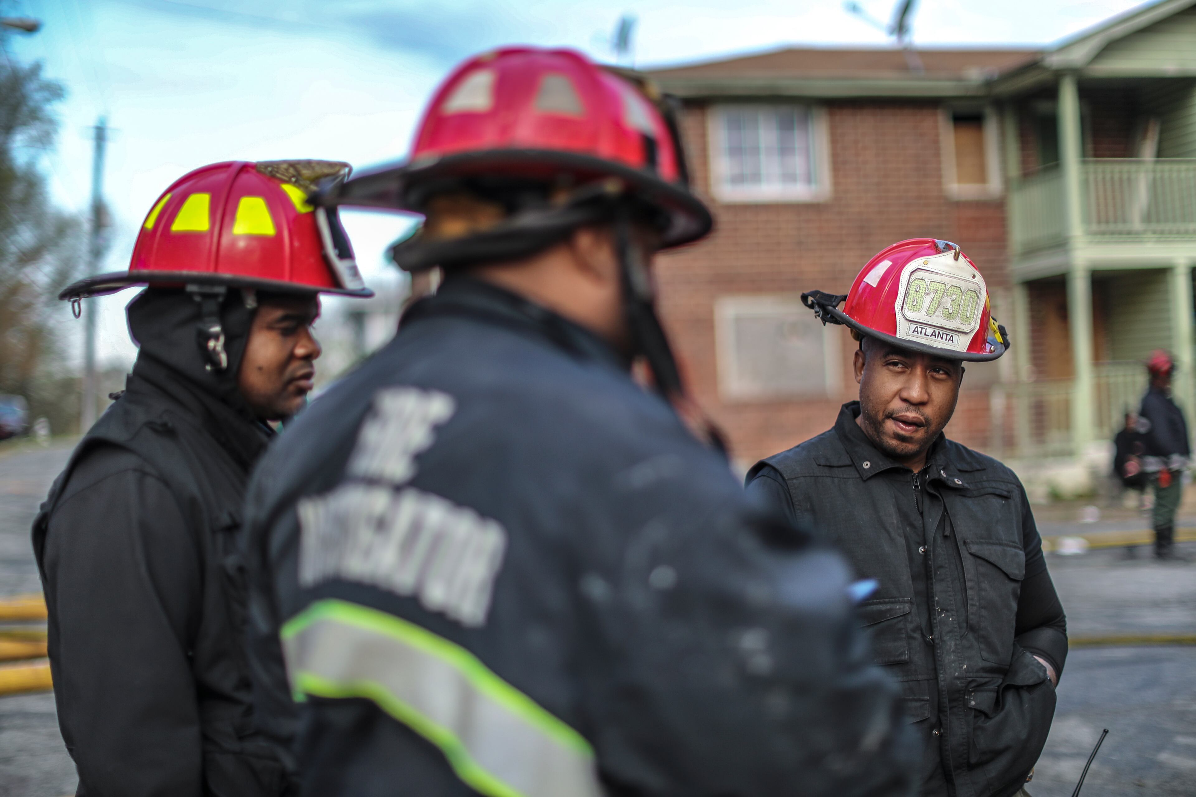 Fire investigators were called to the scene where a fire at an apartment building on Joseph E. Boone Boulevard left one person dead Tuesday morning, March 29, 2022. Another person required treatment for smoke inhalation. (John Spink / John.Spink@ajc.com)