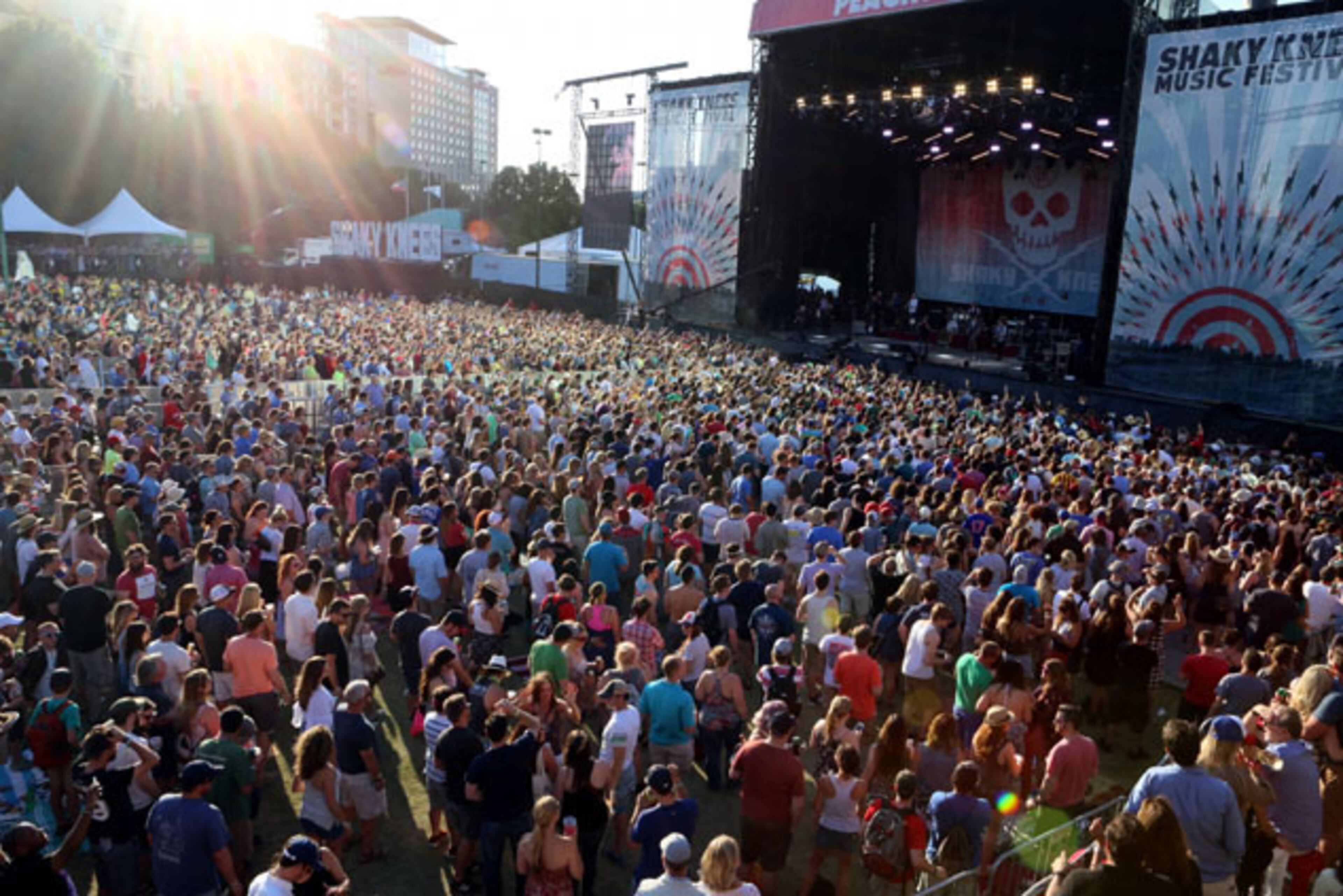 The fourth annual Shaky Knees Music Fest took over Centennial Olympic Park for three days of music offerings on four stages. Day Two was another beautiful day; Saturday, May 14, 2016, featured My Morning Jacket, Walk the Moon, The Decemberists, Huey Lewis & the News, Foals, The Dear Hunter and many more artists. Robb Cohen Photography & Video /www.RobbsPhotos.com