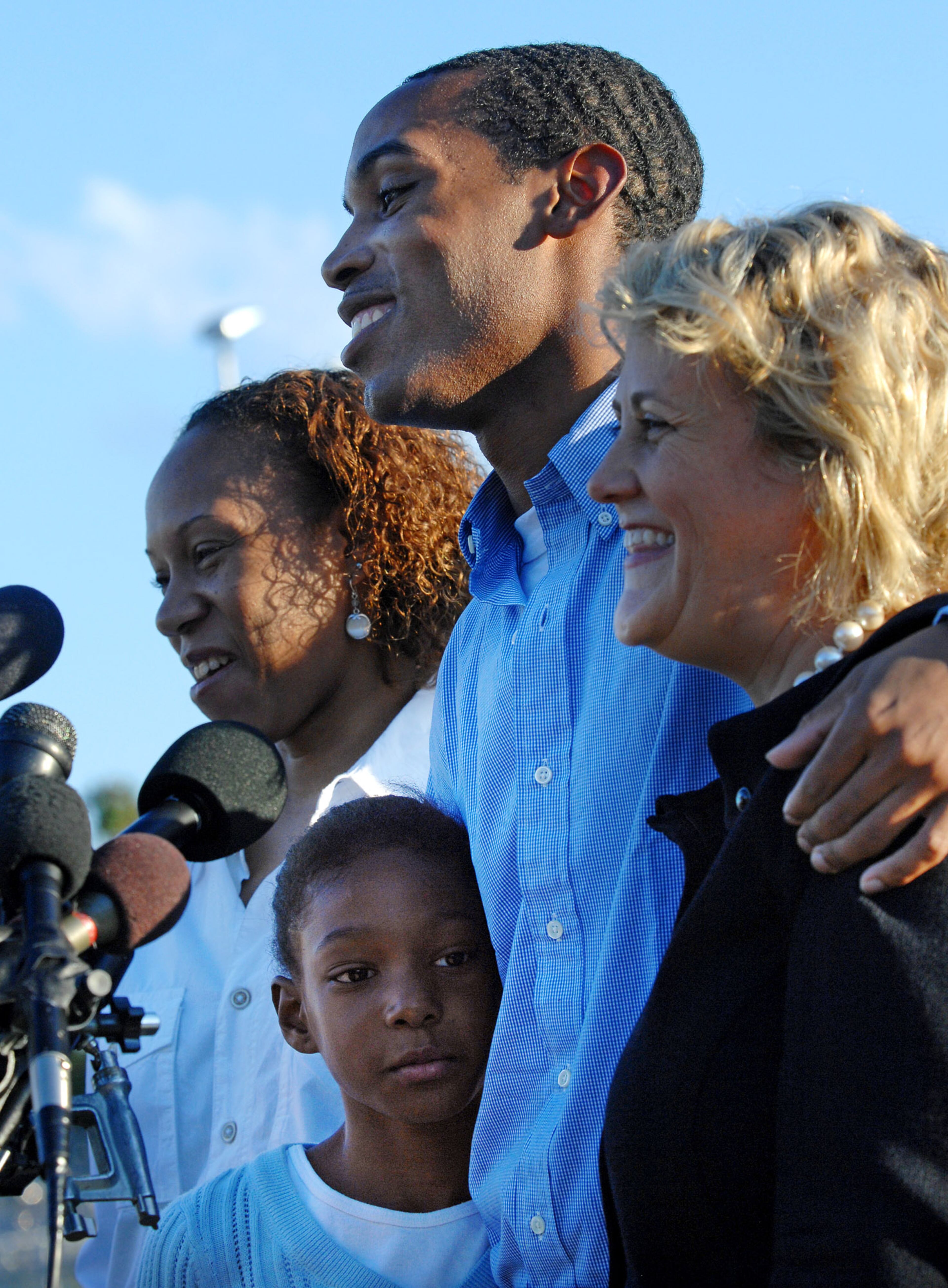 Genarlow Wilson with his mother, Juannessa Bennett, his sister, Jiaya Bennett, and attorney, B.J. Bernstein, outside the Al Burruss Correctional Training Facility in Monroe County on Oct. 26, 2007, the day he was released from prison.