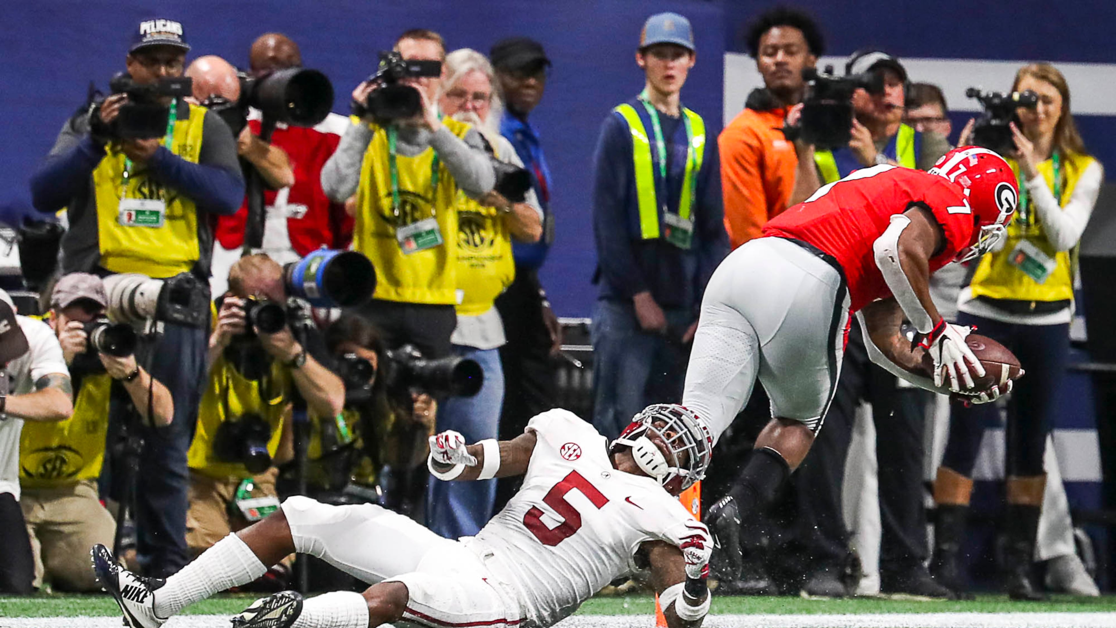 12/01/2018 -- Atlanta, Georgia -- Georgia Bulldogs running back D'Andre Swift (7) runs out of a tackle to complete a touchdown during the first half of the SEC Championship game at Mercedes-Benz Stadium in Atlanta, Saturday, December 1, 2018. (ALYSSA POINTER/ALYSSA.POINTER@AJC.COM)