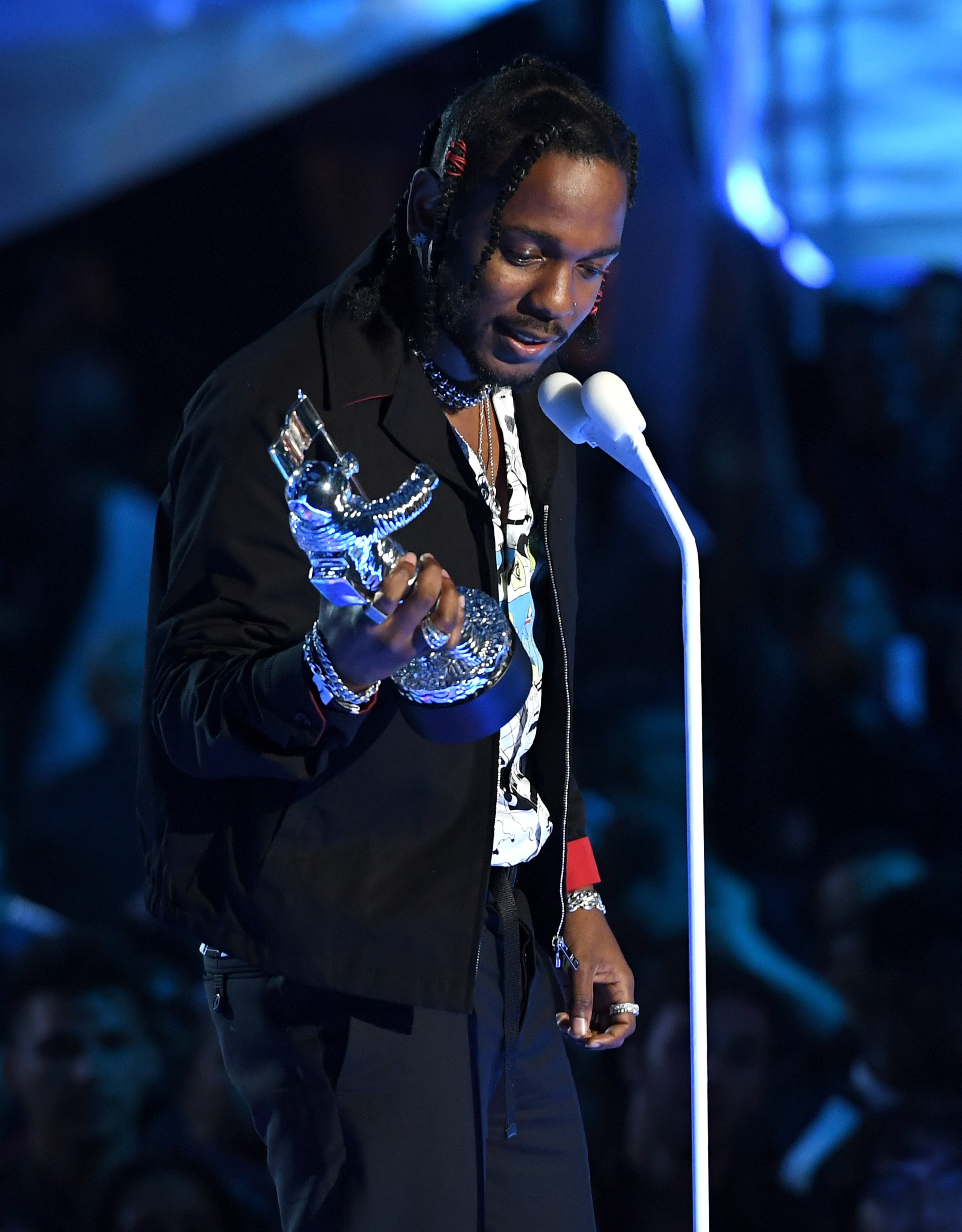 INGLEWOOD, CA - AUGUST 27: Kendrick Lamar accepts the Video of the Year award for 'Humble' onstage during the 2017 MTV Video Music Awards at The Forum on August 27, 2017 in Inglewood, California. (Photo by Kevin Winter/Getty Images)