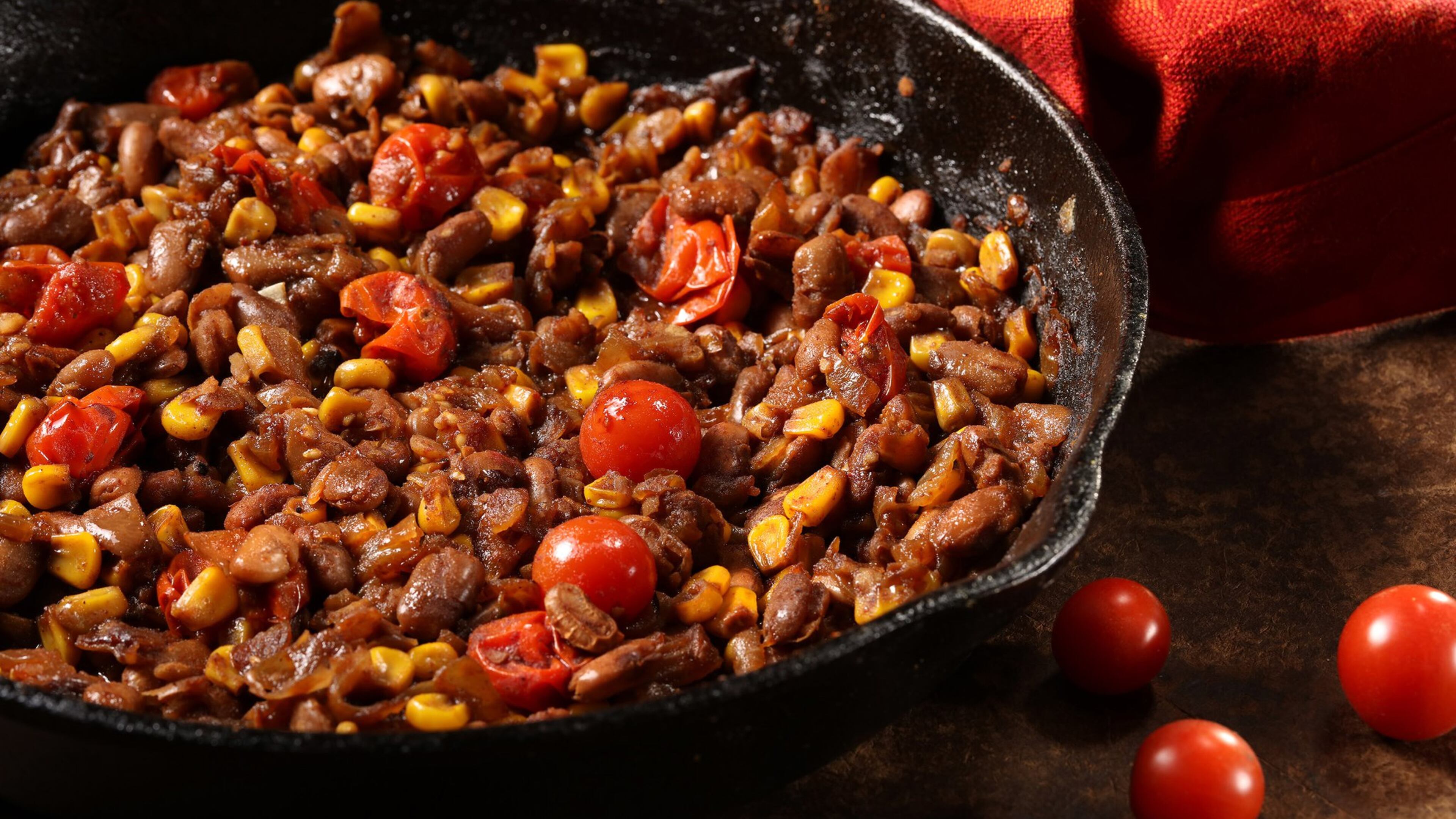 Beans are cooked with garlic, tomatoes, corn adn chile powder, all of it doused with a generous pour of a malty beer. (Food styling by Lisa Schumacher) (Abel Uribe/Chicago Tribune/TNS)
