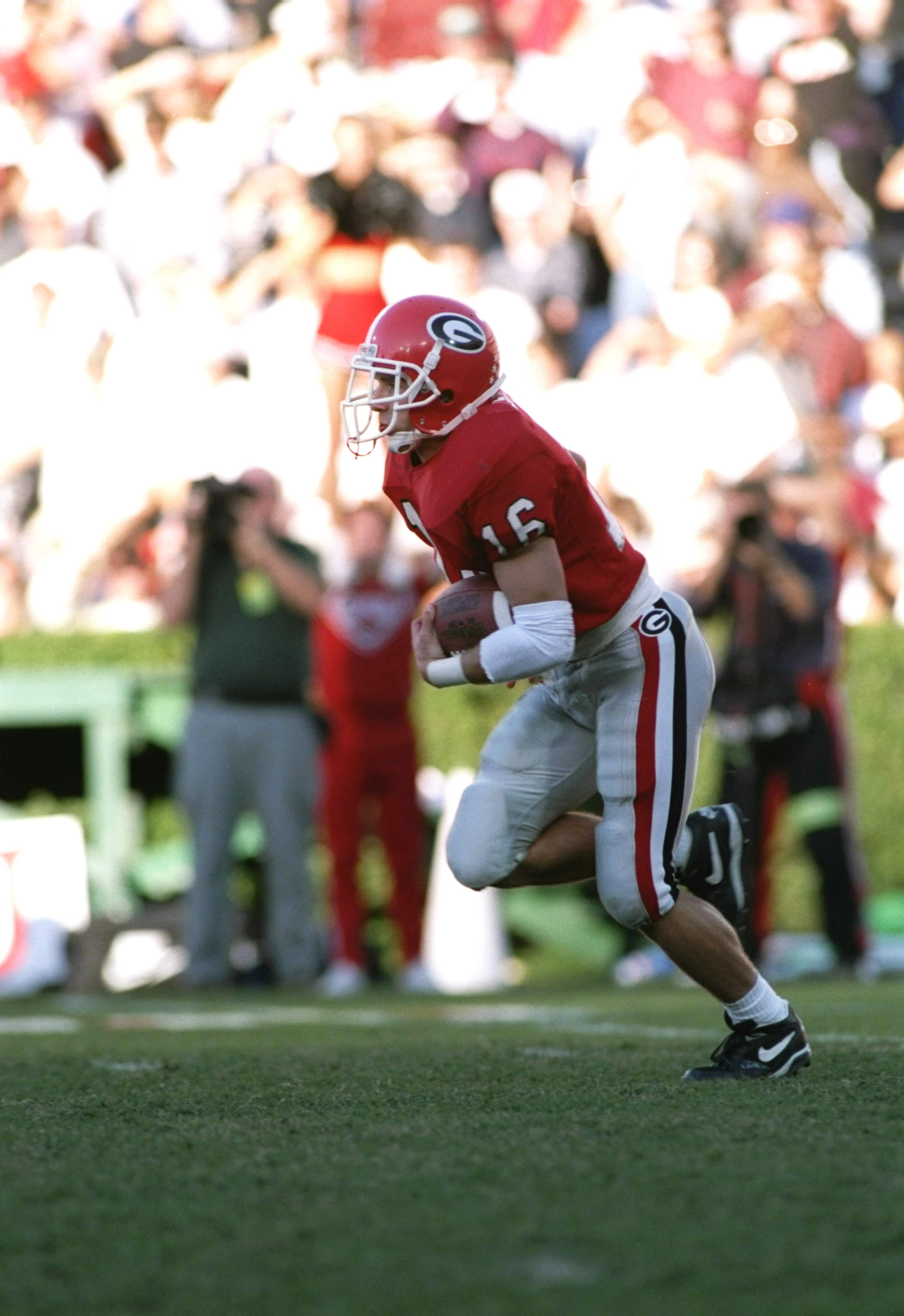 Georgia's Kirby Smart heads toward the play against Florida in 1995. Craig Jones /Allsport