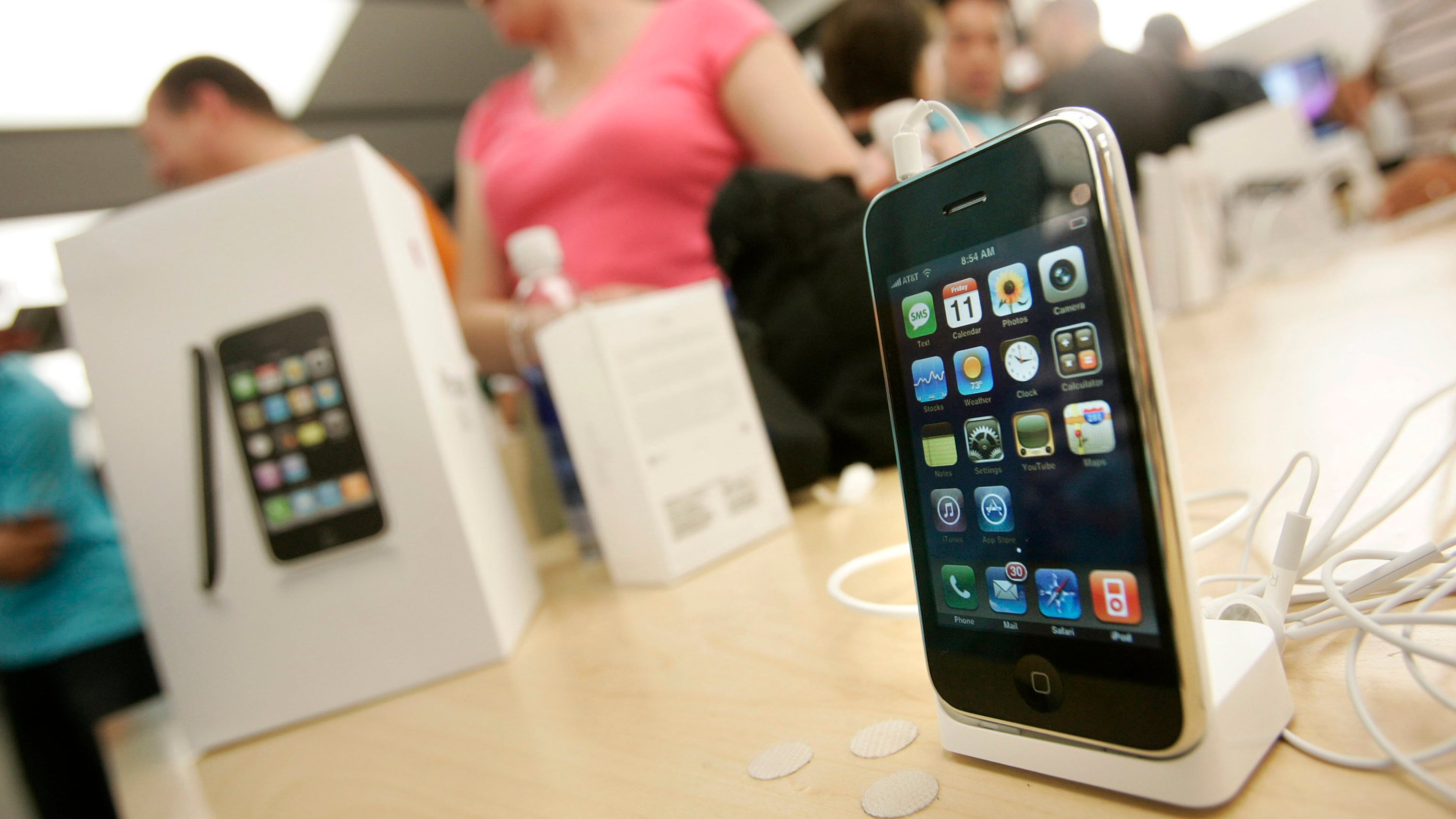 The new 3G iPhone is displayed on a table as customers buy the latest iPhone inside the Apple Store at Westfield Valley Fair in San Jose, Calif., on July 11, 2008. (Dai Sugano/Bay Area News Group/TNS)