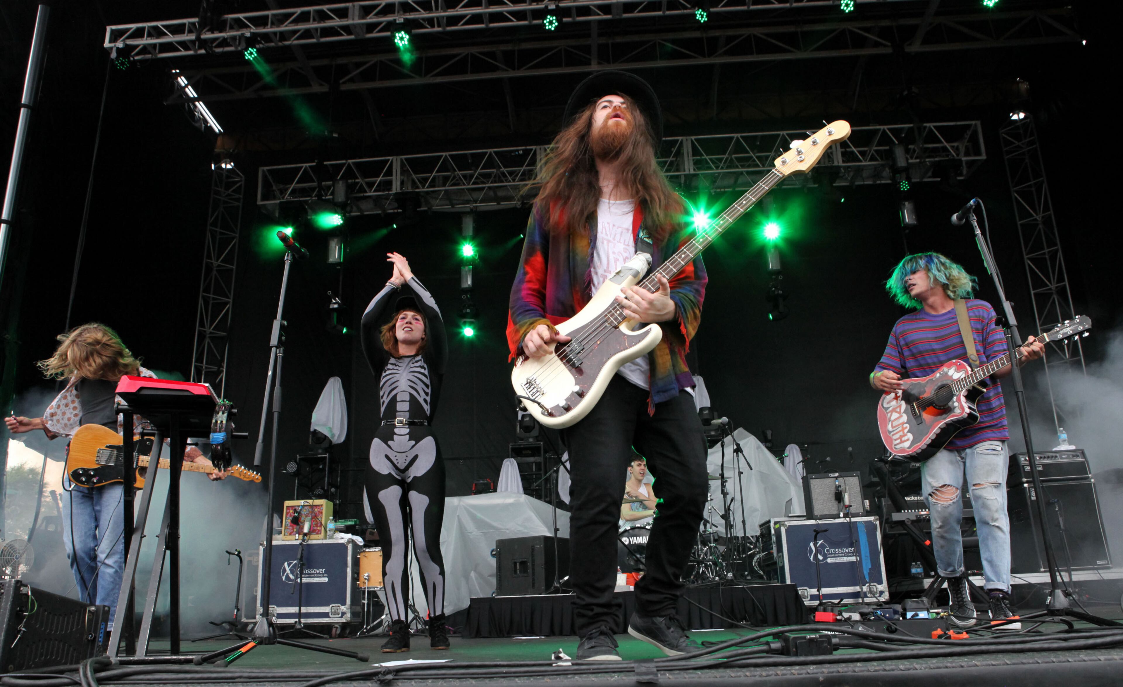 Grouplove performs "Colours."