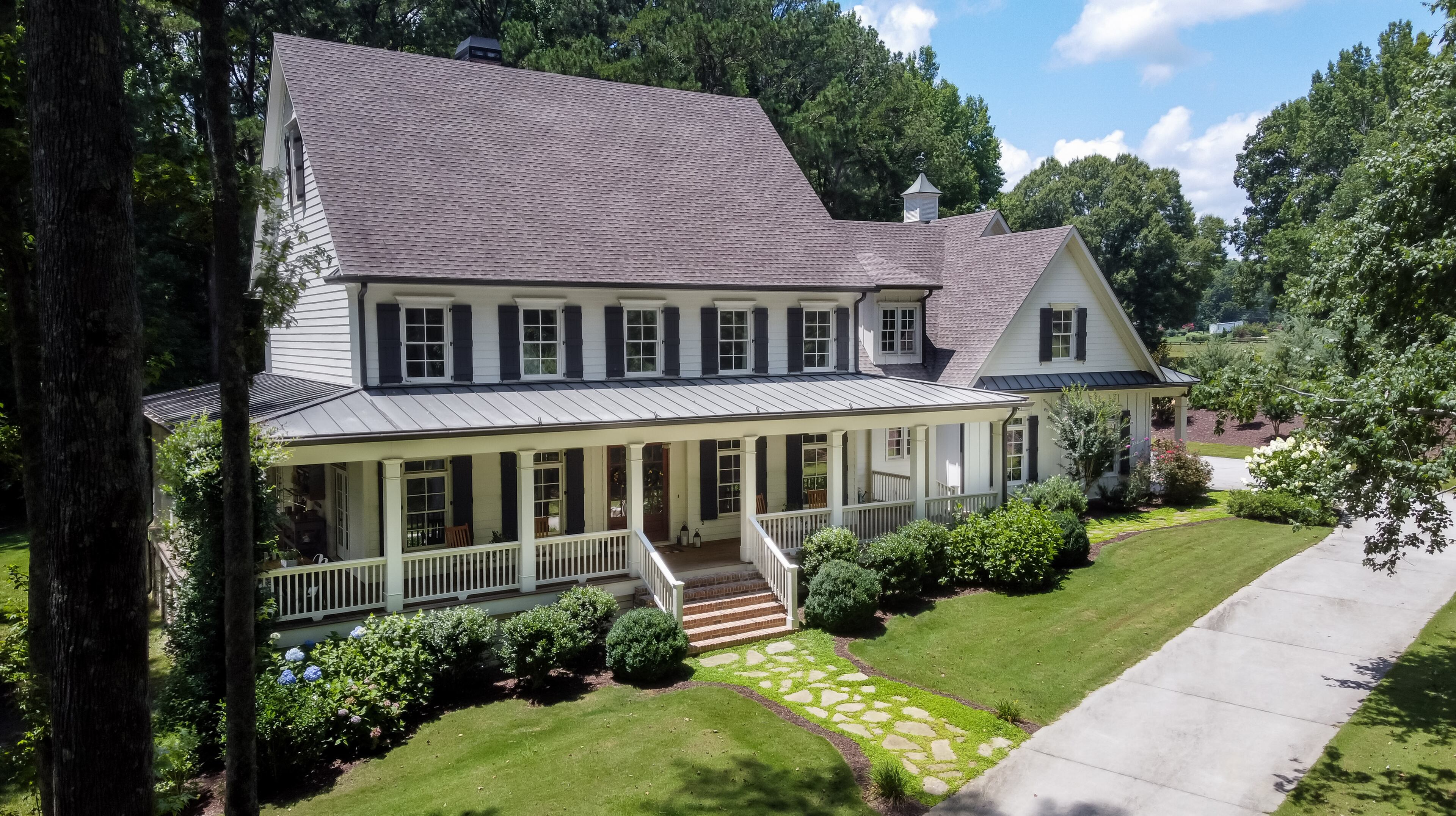 Country music's Jo Dee Messina has placed her Atlanta mansion on the market, and it's an absolute luxury listing stunner.
Courtesy of Tyler Willis Photography