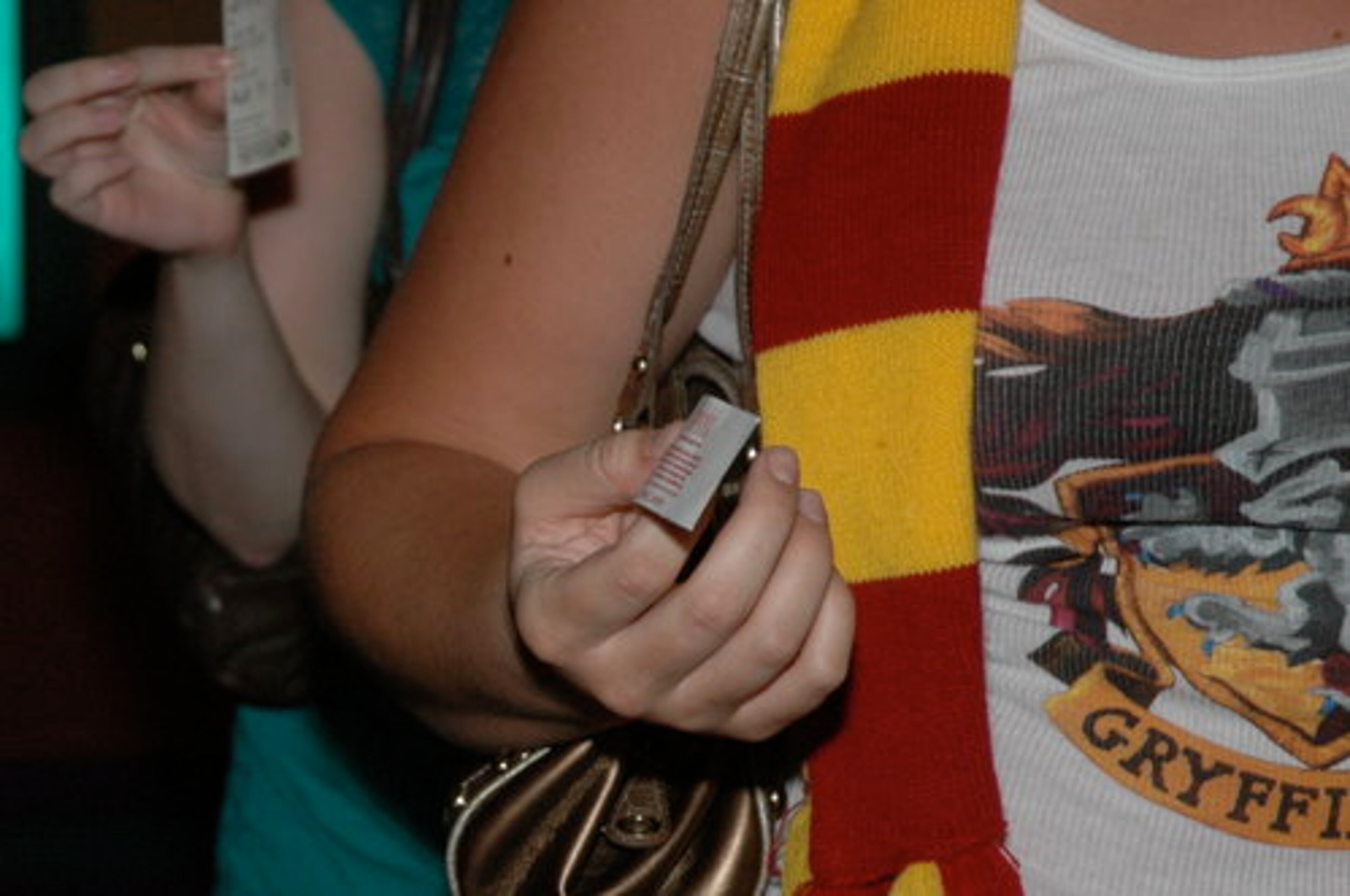 SCARVES SHOWED Hogwarts pride ...
