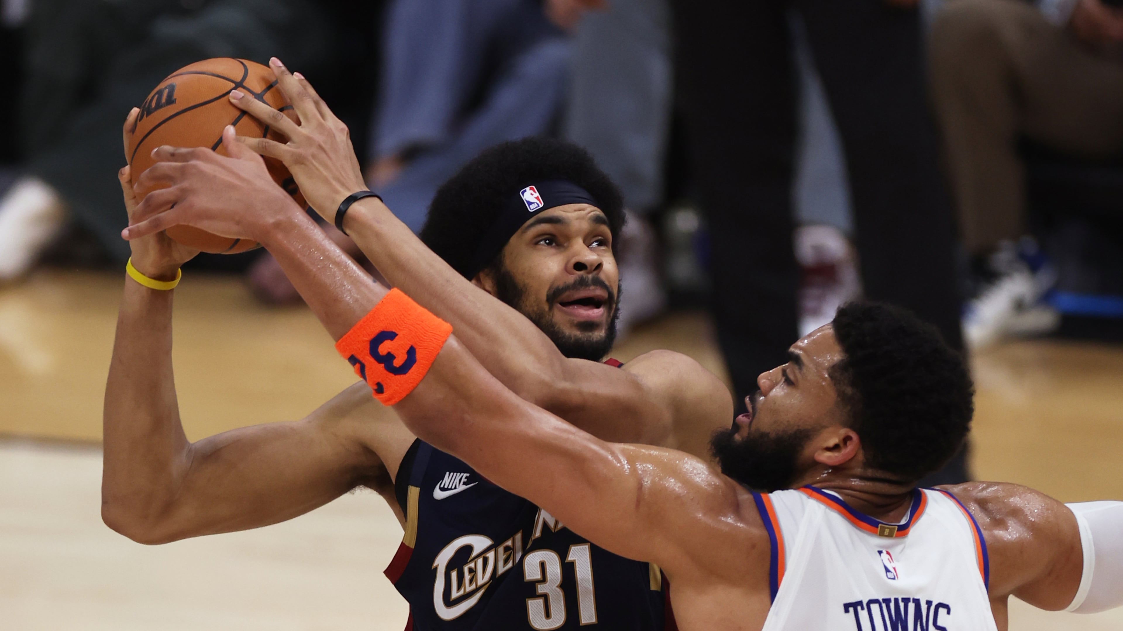 New York Knicks center Karl-Anthony Towns (32) defends against Cleveland Cavaliers center Jarrett Allen (31) during the first half of Game 3 in the Eastern Conference finals NBA basketball playoffs series in Cleveland, Saturday, May 23, 2026. (AP Photo/Tim Phillis)