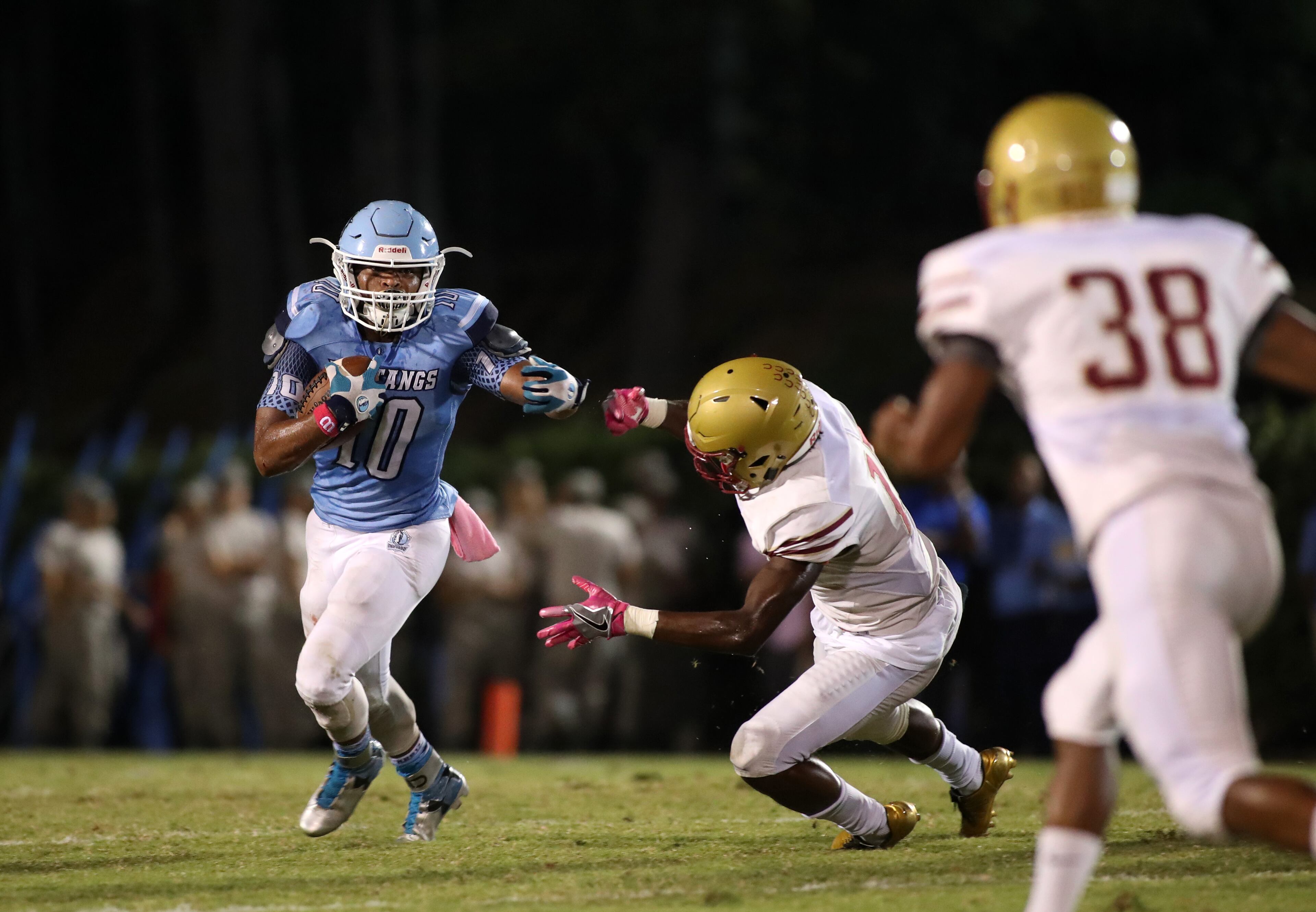October 6, 2017 - Norcross, Ga: Meadowcreek running back Chauncy Williams (10) gets past Brookwood linebacker defensive back Kendal Williamson (17) for yards in the first half at Meadowcreek High School Friday, October 6, 2017, in Norcross, Ga.. PHOTO / JASON GETZ