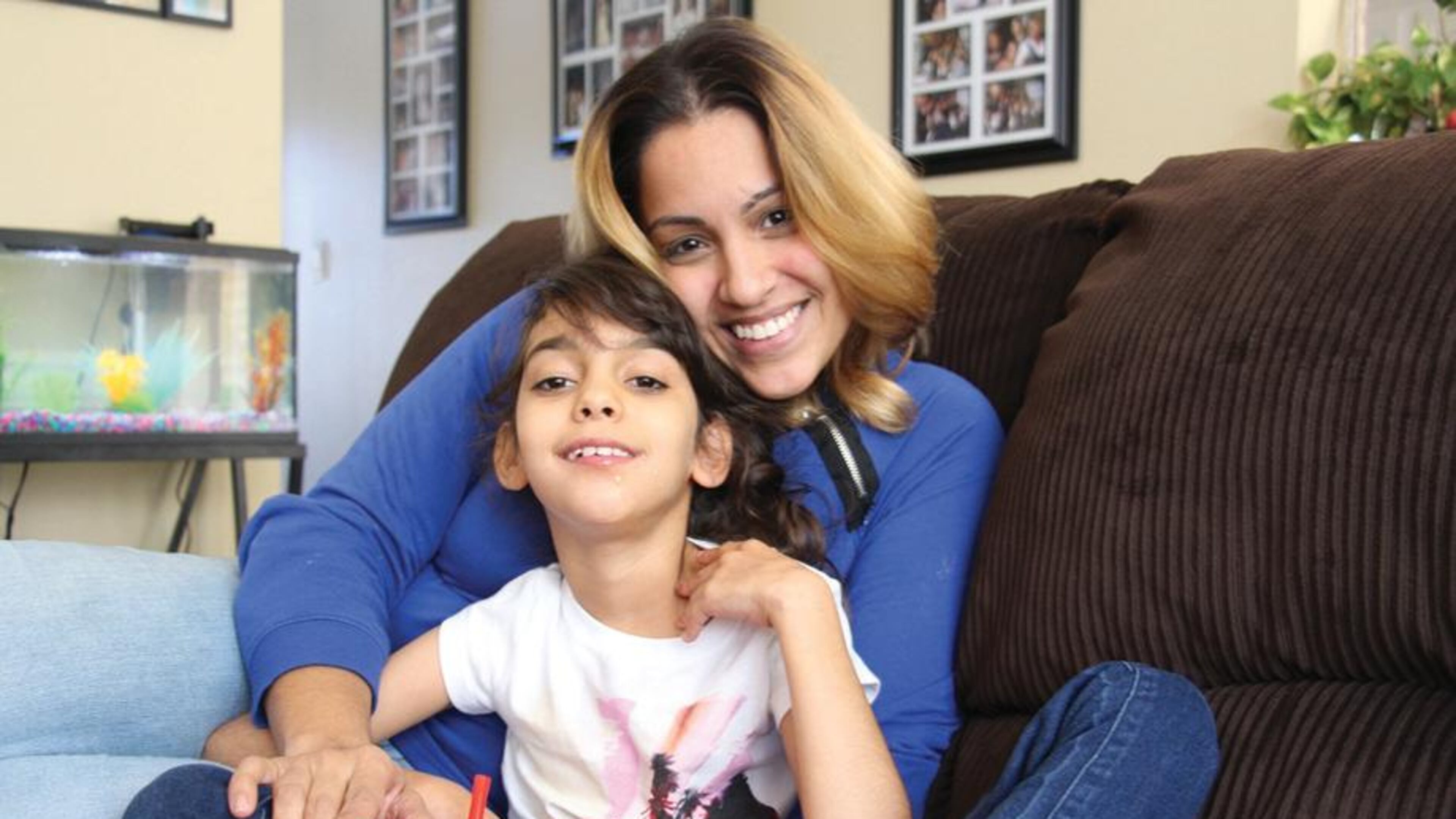 Lorna Rodriguez and her daughter Natalia moved recently from Puerto Rico to Johns Creek. Photo: Johanes Rosell /MundoHispanico