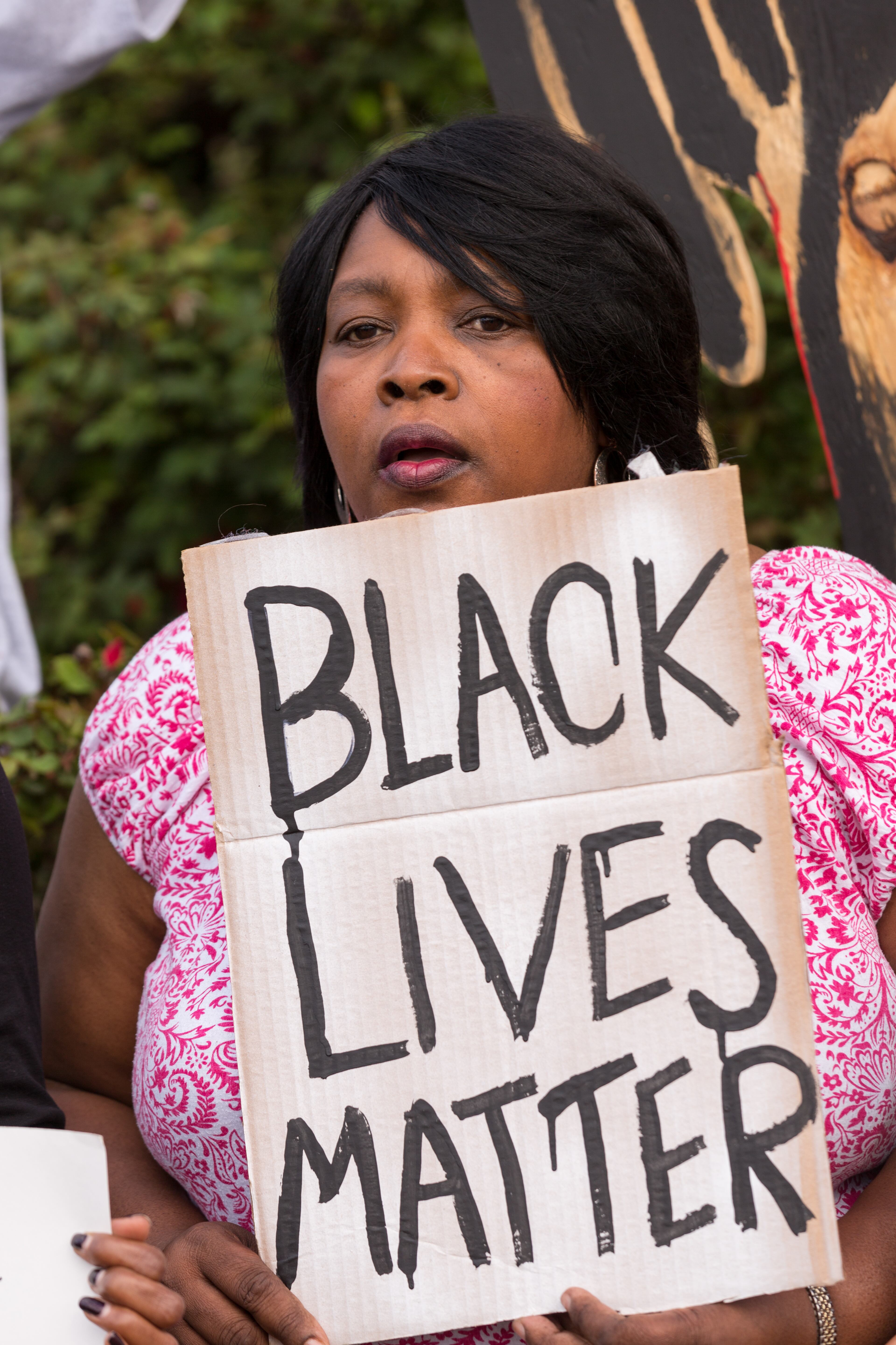People participate in a rally to protest the death of Walter Scott, who was killed by police in a shooting, outside City Hall on April 8, 2015 in North Charleston, South Carolina. Video captured by a bystander showed officer Michael Slager shooting Scott as he ran away. Officer Slager has been charged with murder as a result of the incident. (Photo by Richard Ellis/Getty Images)
