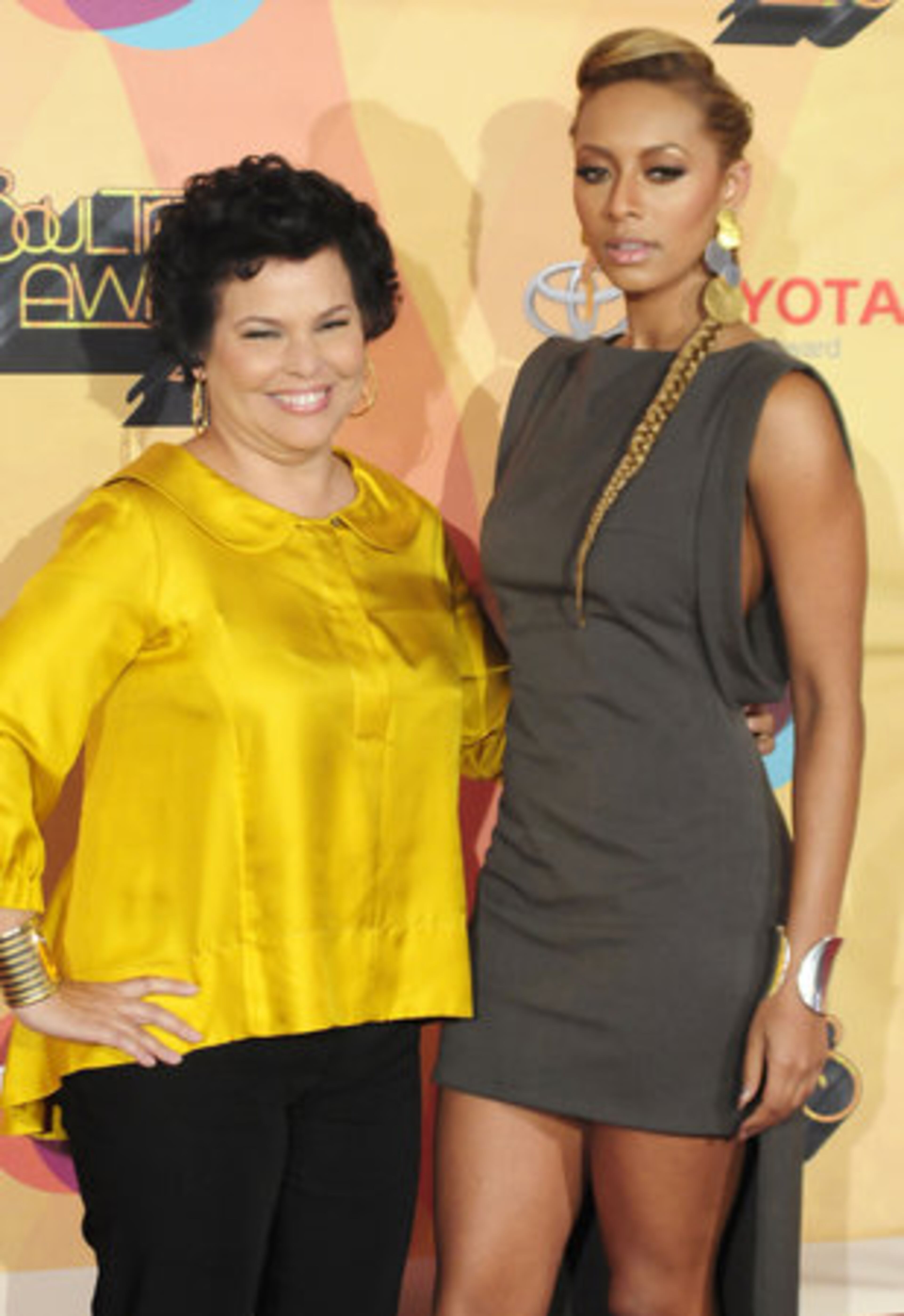 BET president Debra L. Lee poses with Kiri Hilson on the red carpet.