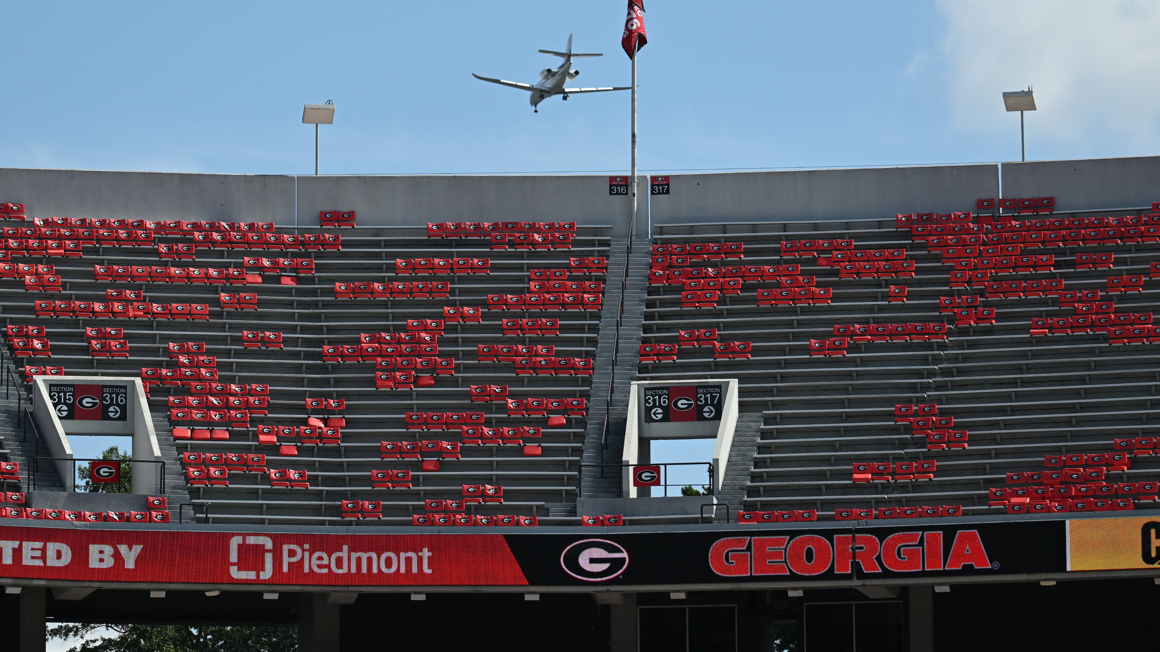 The No. 5 Bulldogs host the No. 10 Texas Longhorns in Sanford Stadium at 7:30 p.m. Saturday, the first time the Longhorns have traveled to Athens to play on the University of Georgia’s home turf. (Hyosub Shin/AJC 2024)