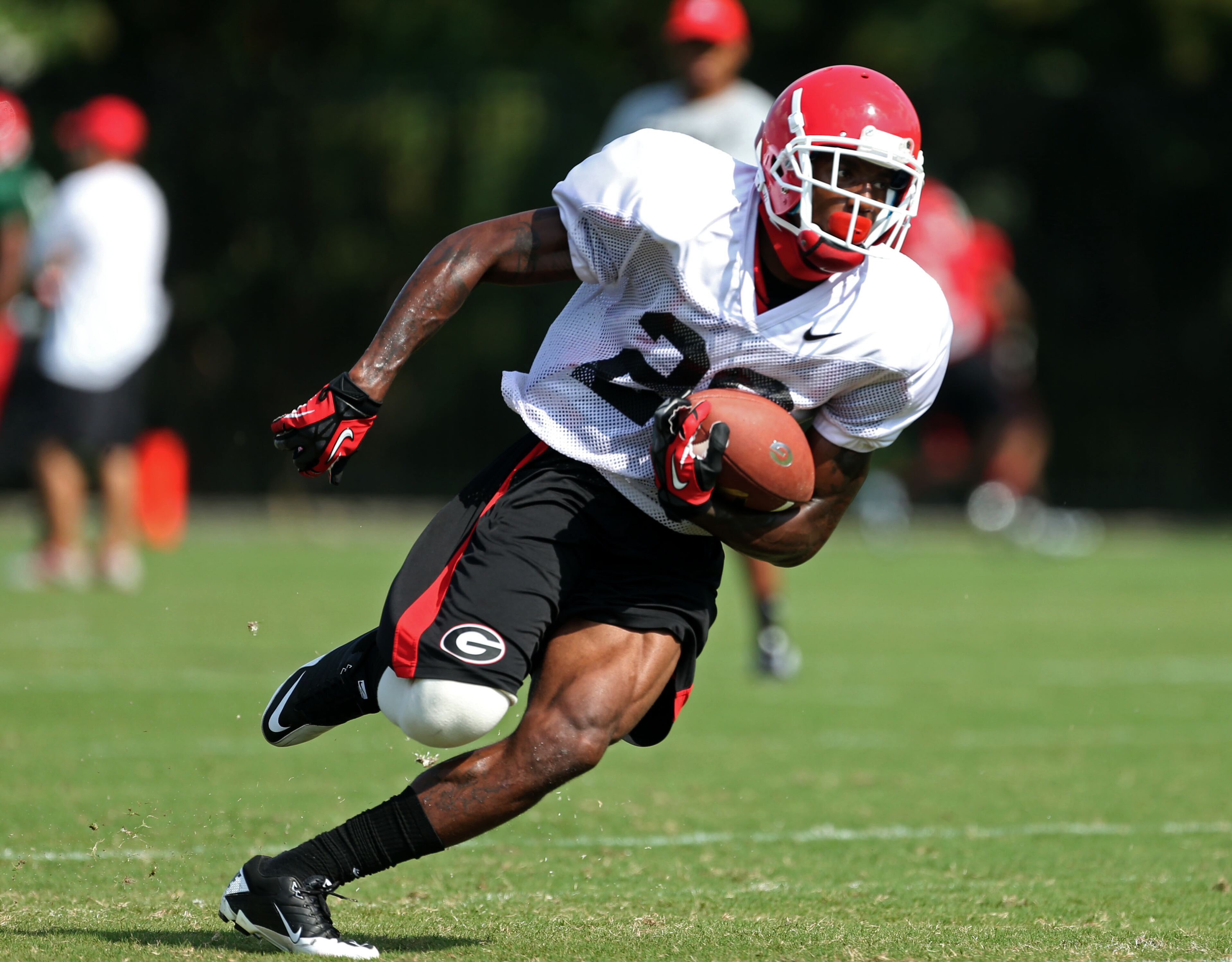 University of Georgia flanker Malcolm Mitchell (26) runs after the catch during preseason practice at the University of Georgia Friday afternoon in Athens, Ga., August 23, 2013. JASON GETZ / JGETZ@AJC.COM