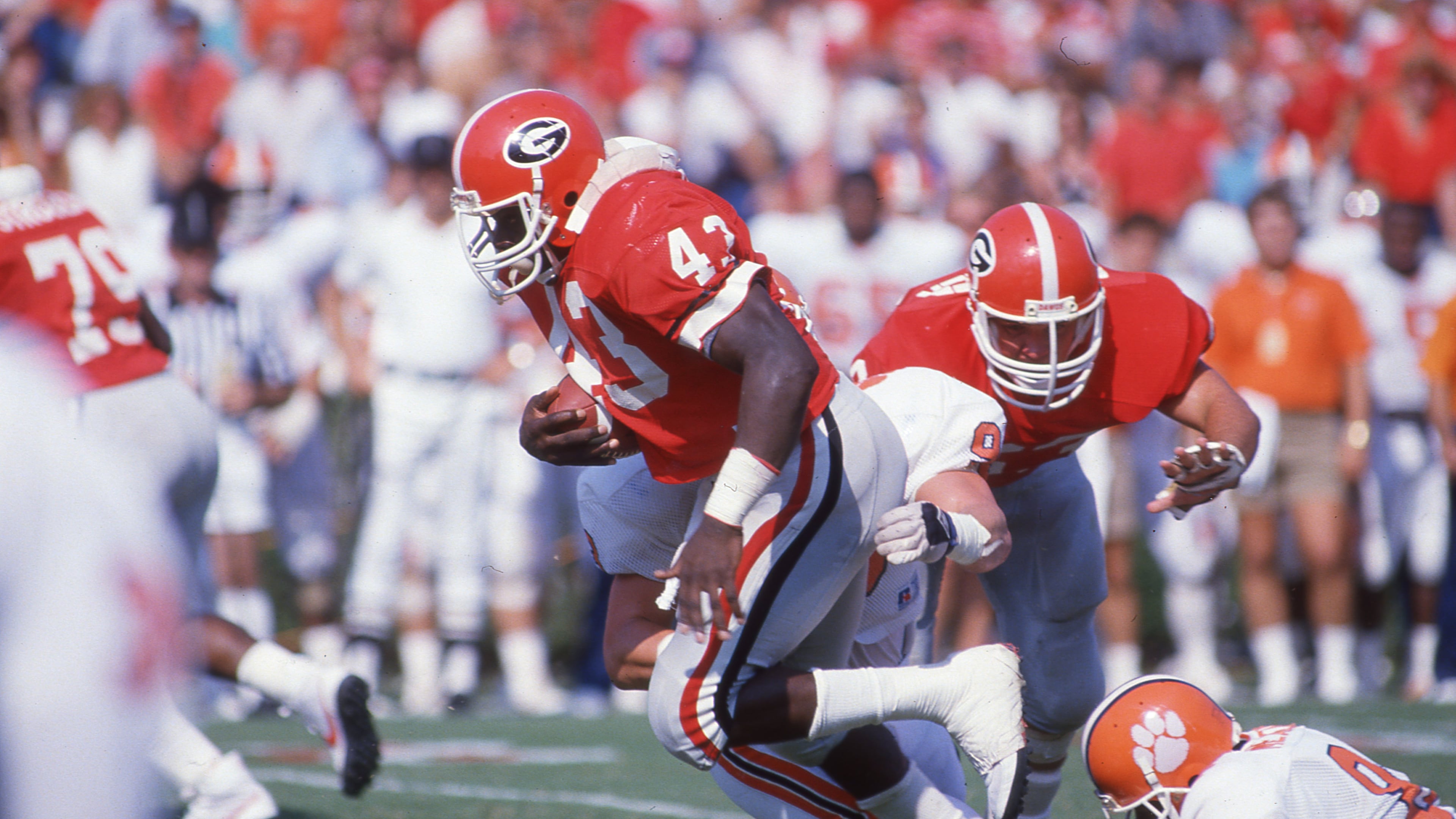 Georgia running back David McCluskey in action against Clemson on Sept. 20, 1986. McCluskey played for the Bulldogs from 1983-86. He also played at West Rome High School. (AJC file photo)