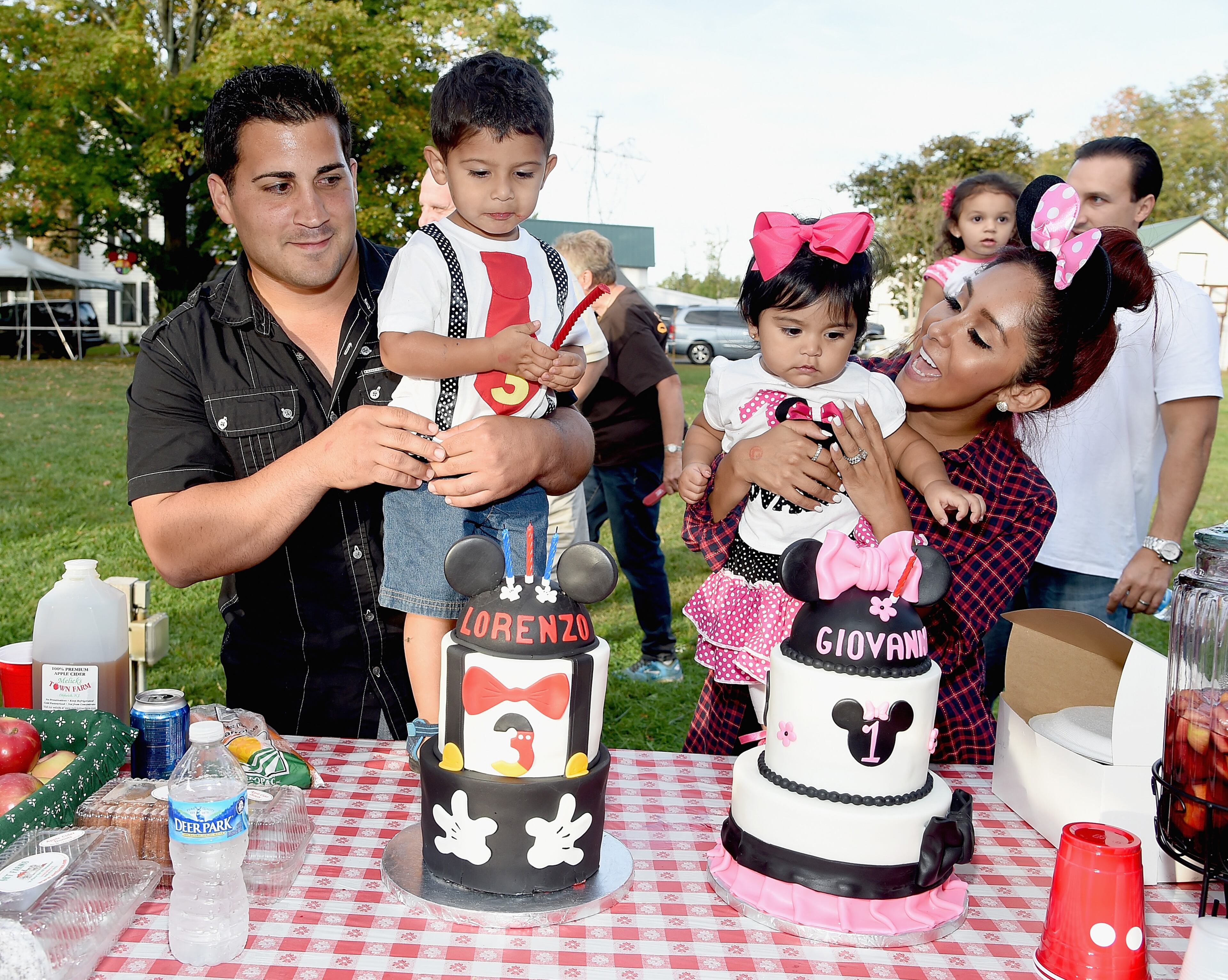 LONG VALLEY, NJ - SEPTEMBER 26: (EXCLUSIVE COVERAGE) (L-R) Jionni LaValle, Lorenzo Dominic Lavalle,Giovanna Marie LaValle and Nicole "Snooki" Polizzi go pumpkin picking at a joint birthday party for Lorenzo And Giovanna at ORT Farms on September 26, 2015 in Long Valley, New Jersey. (Photo by Jamie McCarthy/Getty Images)