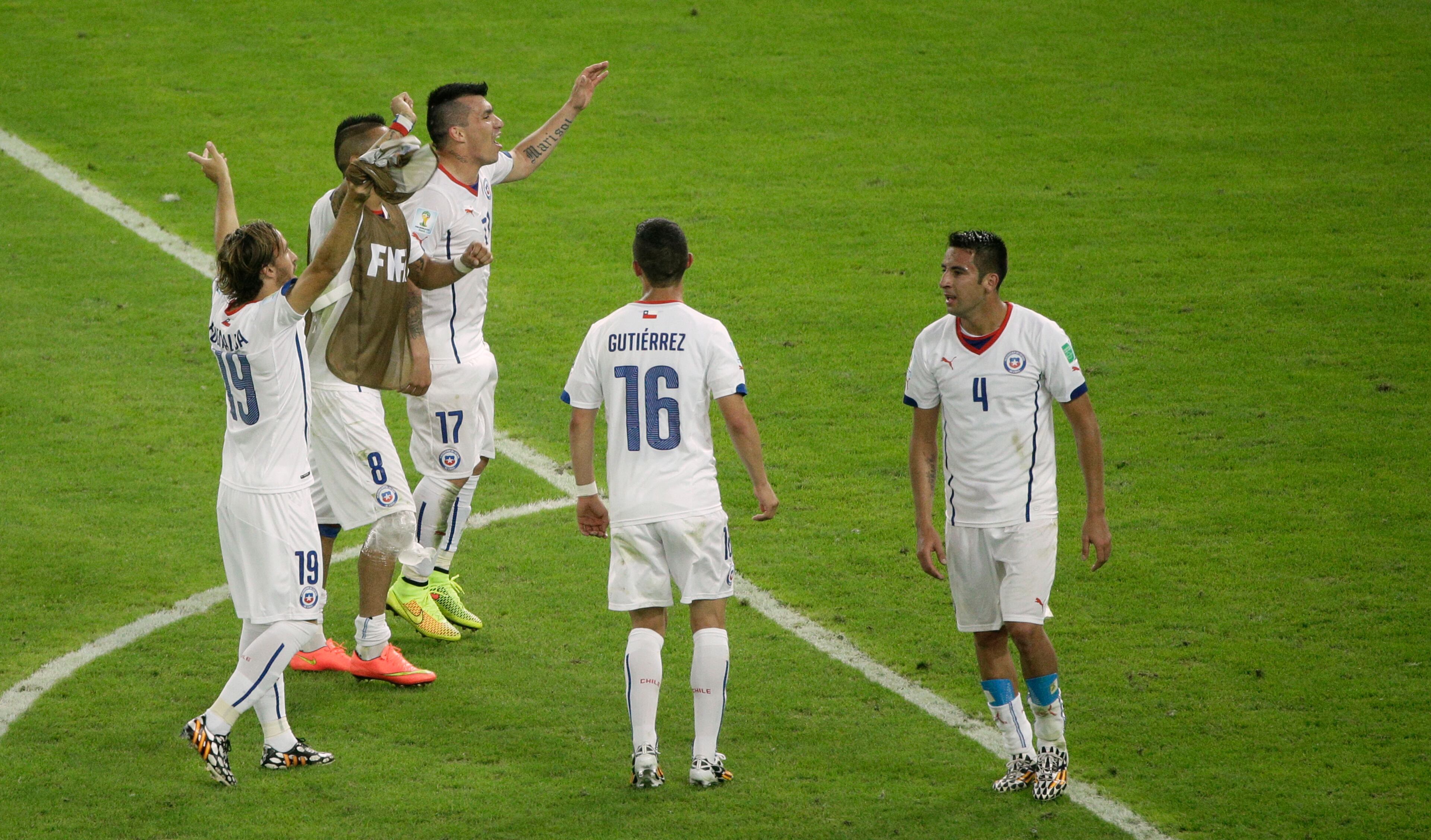 Chile players celebrate advancing to the second round after the group B World Cup soccer match between Spain and Chile at the Maracana Stadium in Rio de Janeiro, Brazil, Wednesday, June 18, 2014. (AP Photo/Christophe Ena)