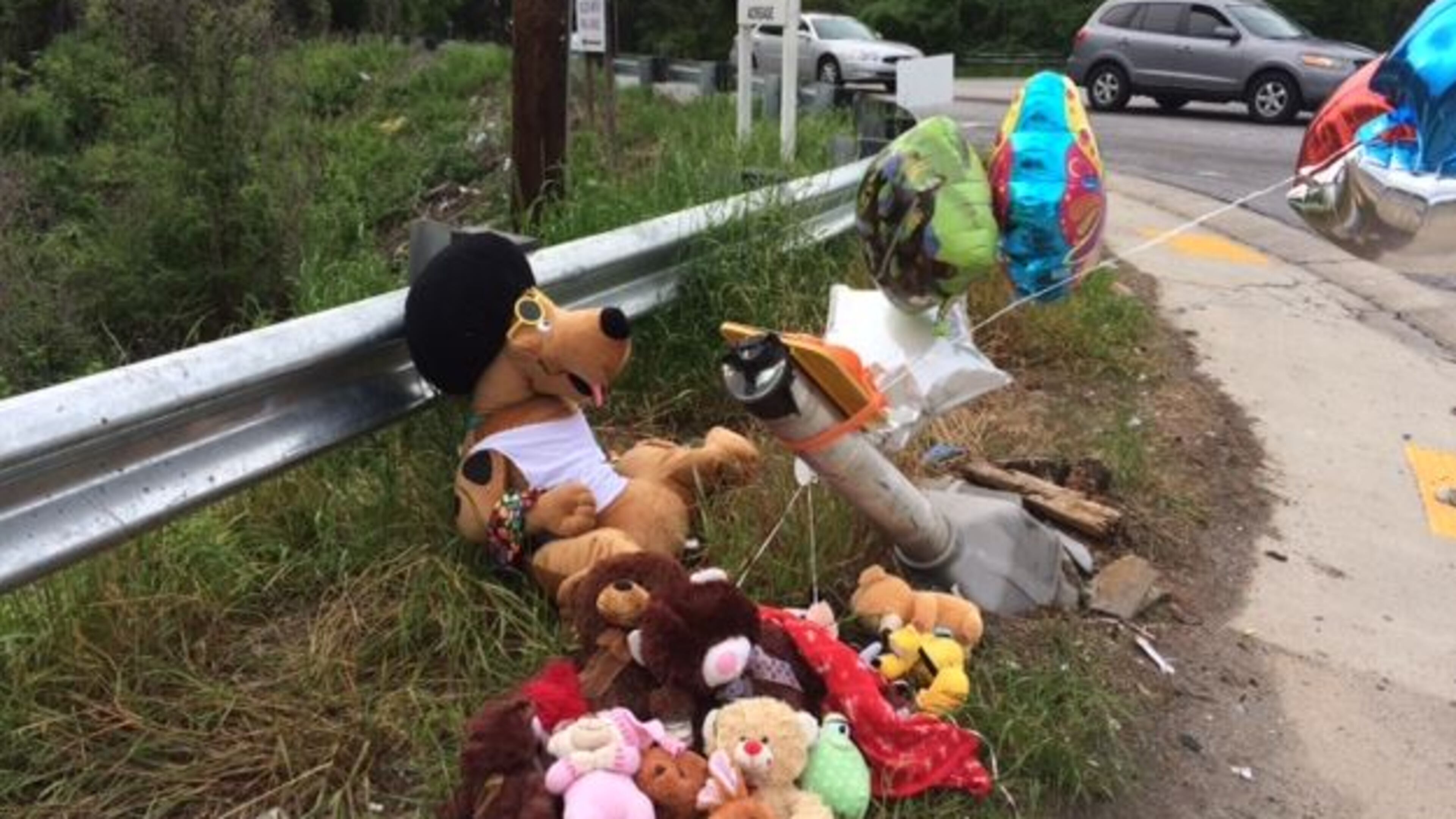 Memorial at the site where two children were killed late Sunday night. (STEVE VISSER/SVISSER@AJC.COM)