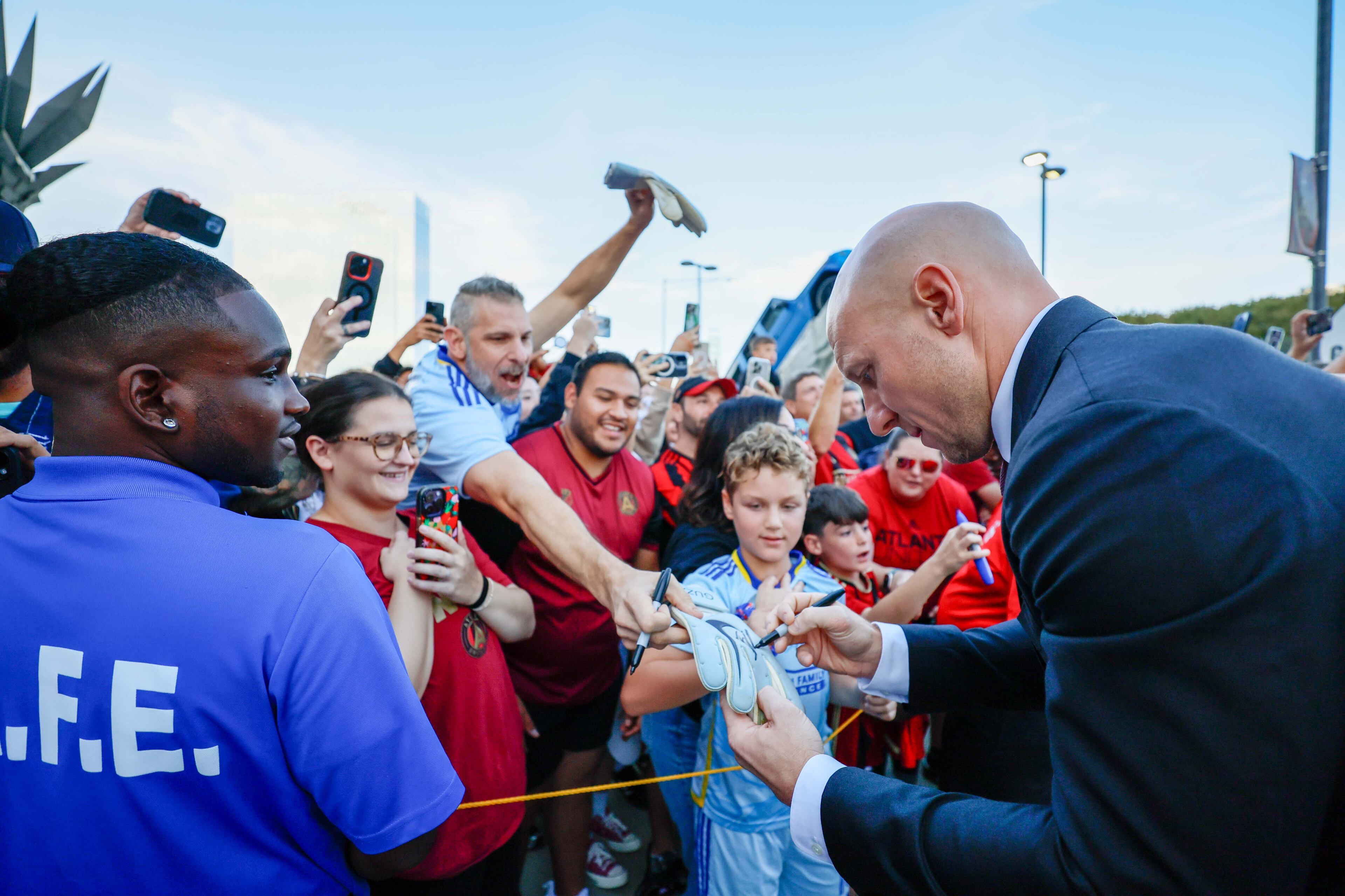 Atlanta United goalkeeper Brad Guzan signs a goalkeeper glove for a fan during the team’s arrival.
(Miguel Martinez/ AJC)
