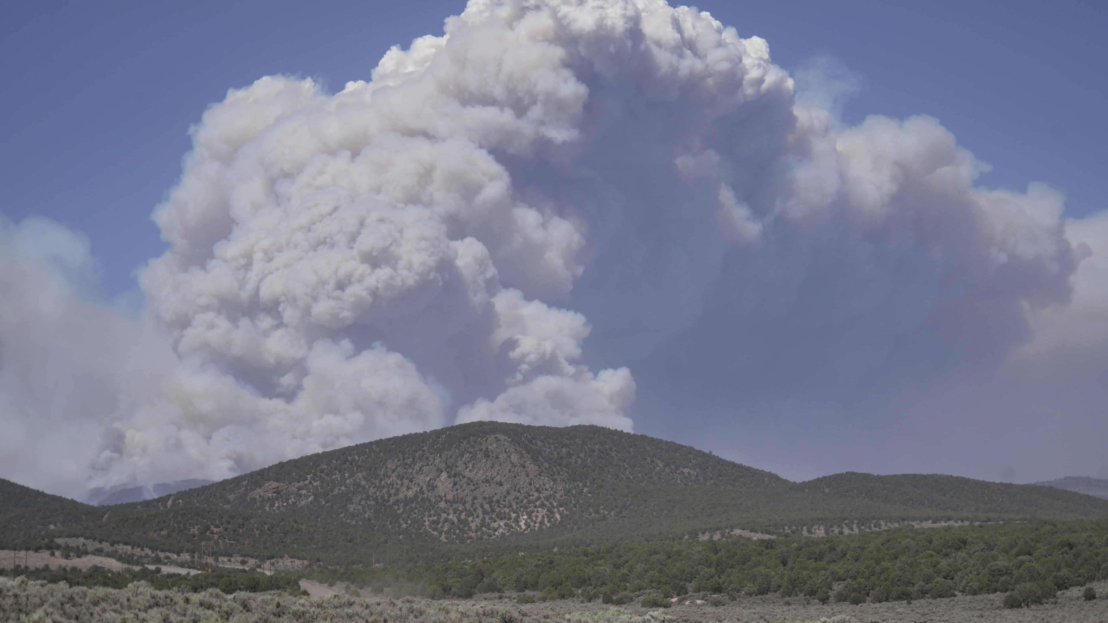 A plume of smoke rises from the Cottonwood Fire, Friday, June 26, 2026, near Beaver, Utah. (AP Photo/Ty ONeil)