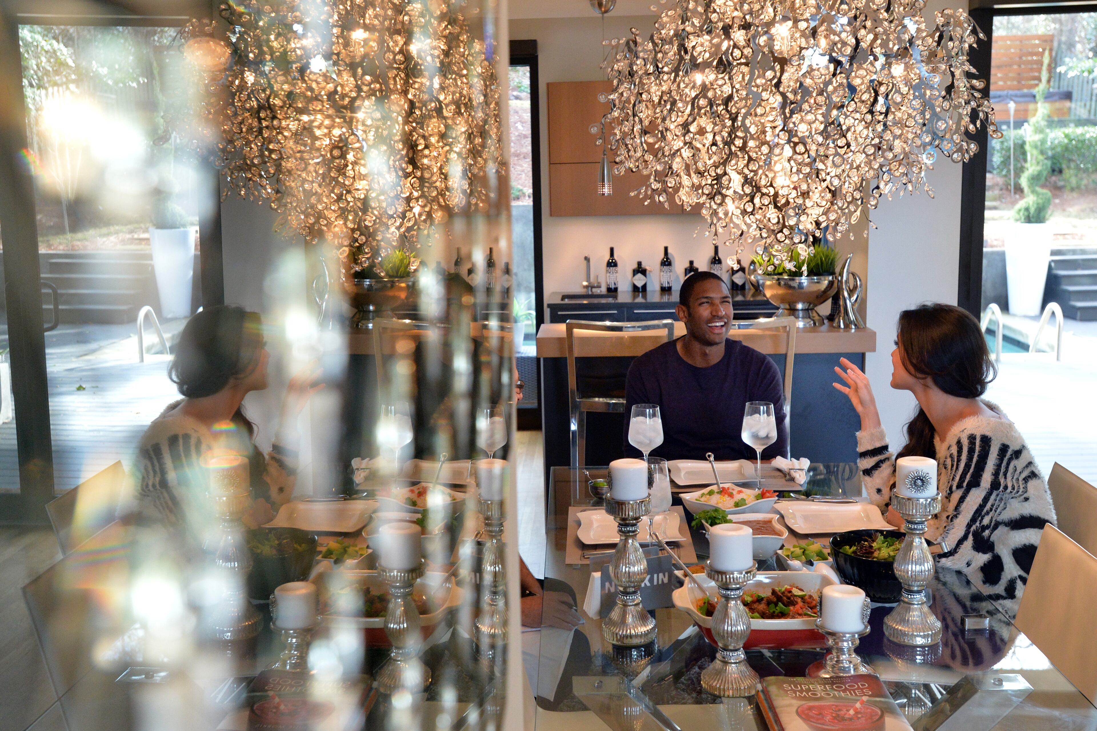 When AJC food writer John Kessler heard that Atlanta Hawks center Al Horford was into good food, he suggested that they go to his favorite Dominican restaurant to show him the food he grew up with. But Al had a better idea: he invited Kessler into his home to sit down to a meal with his wife, Amelia Vega.