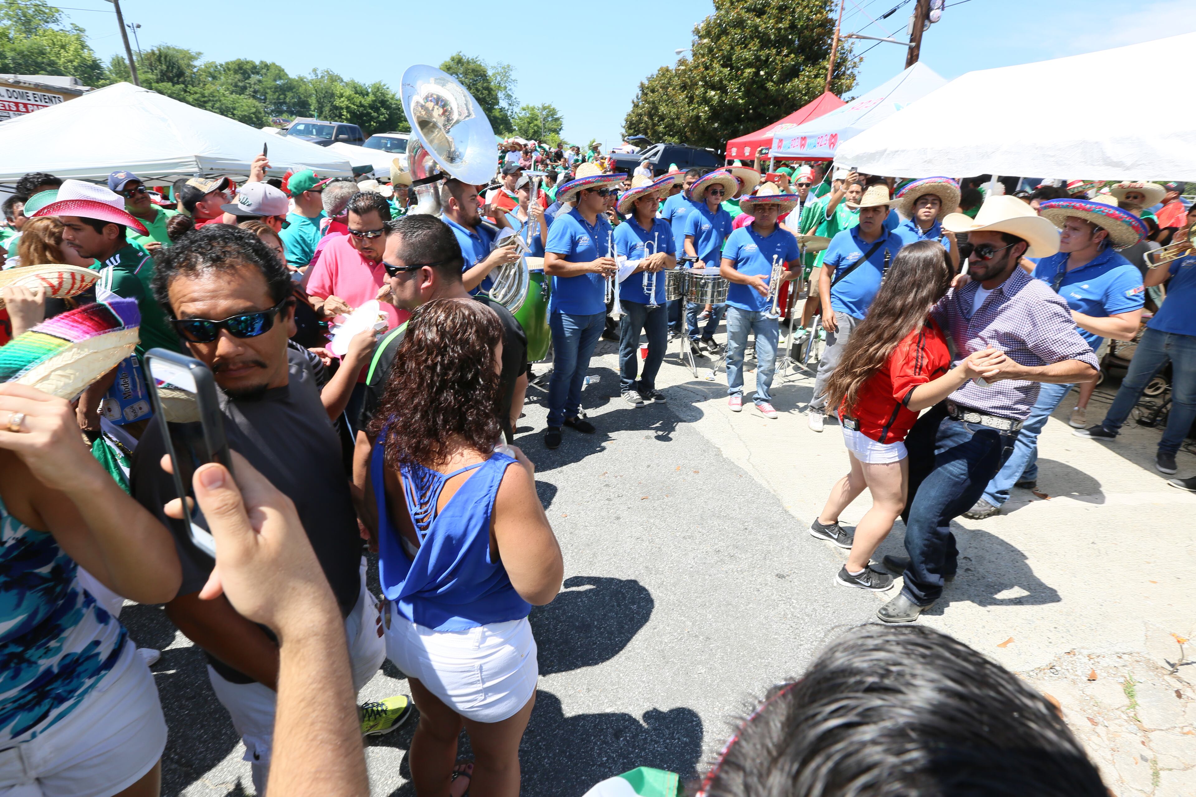 The scene at the Georgia Dome for the match between Mexico and Paraguay. Photo by Miguel Martinez / Mundo Hispanico